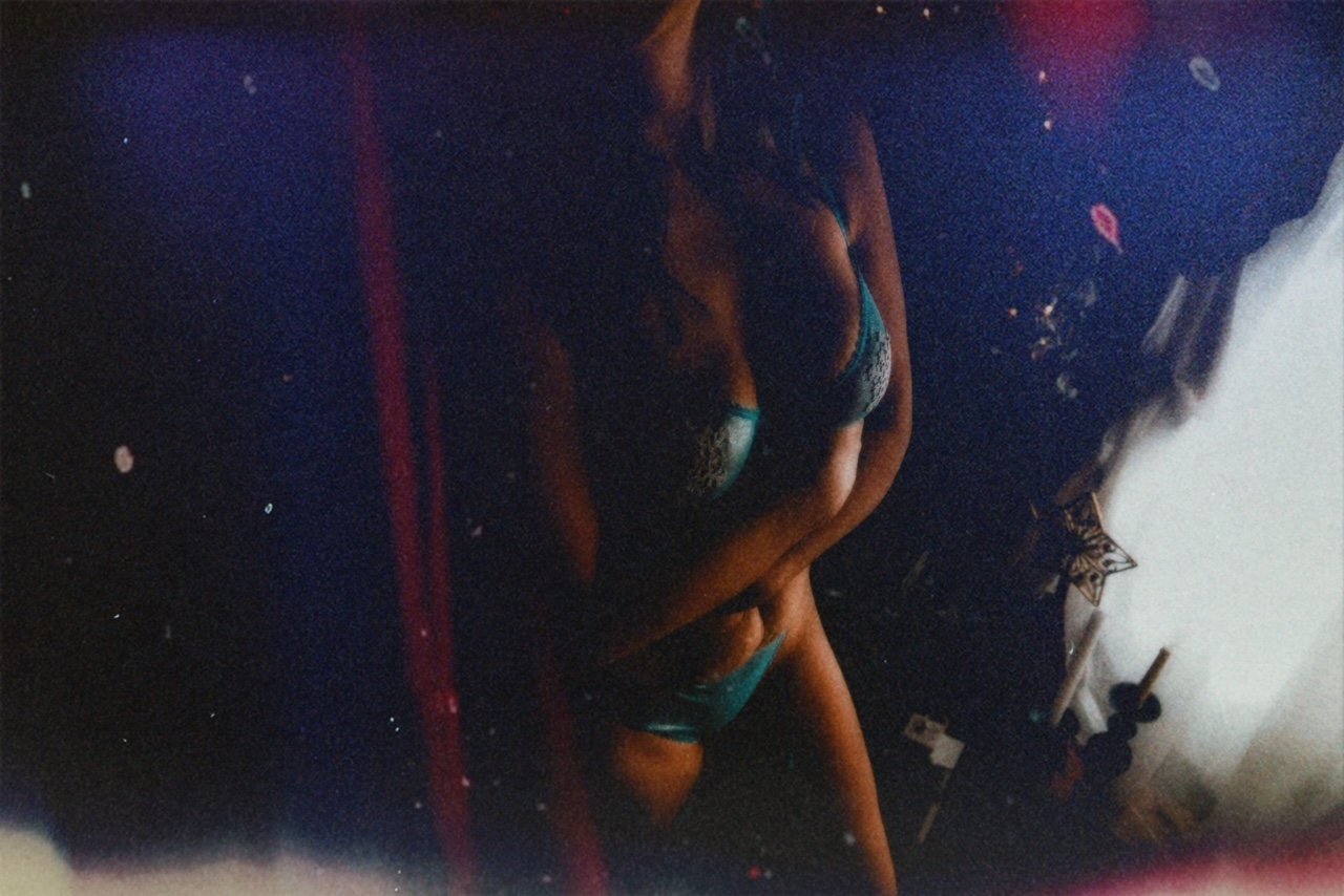 Vintage Holiday Boudoir Session