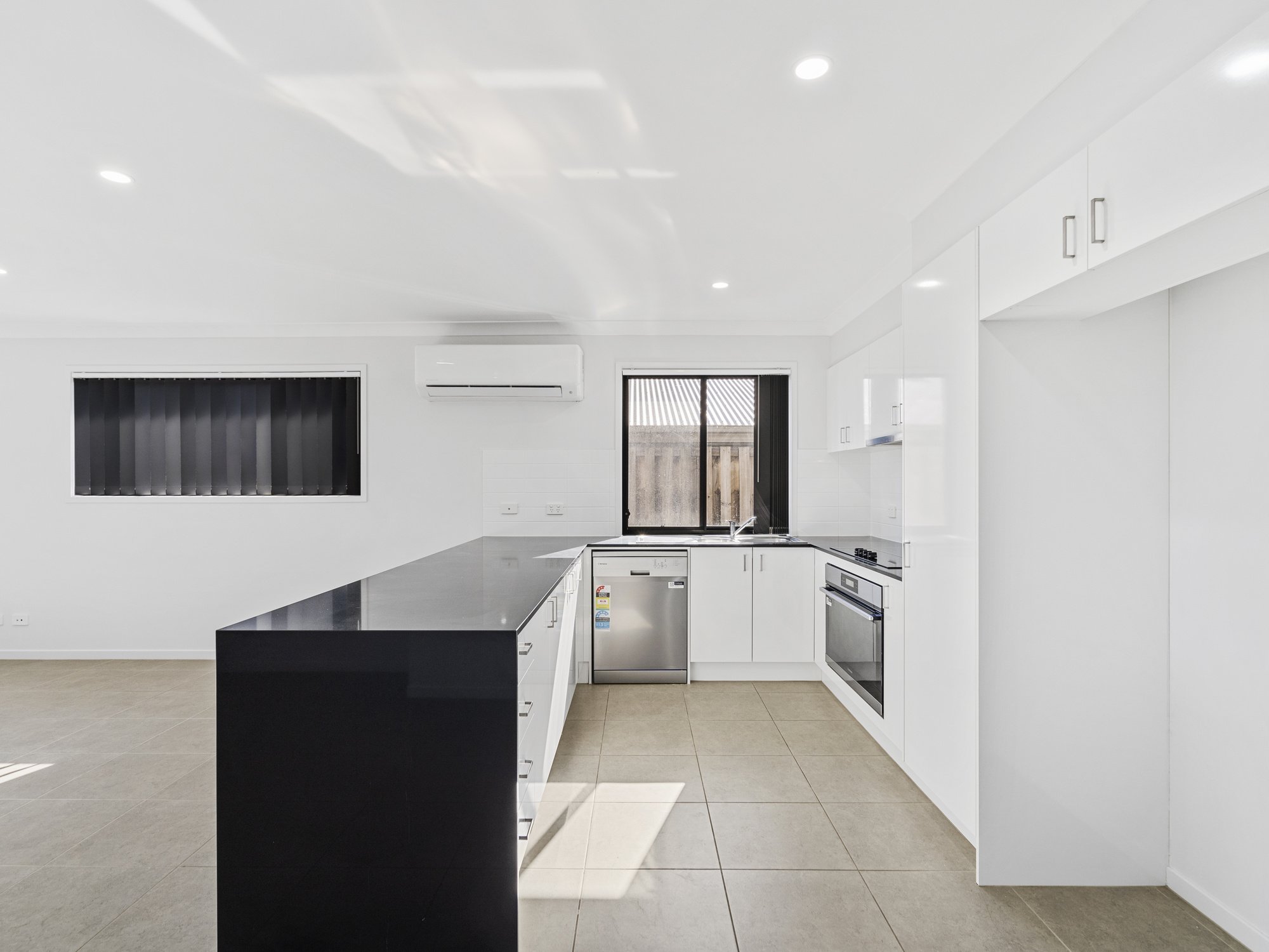 023_Open2view_ID958219-_P__14_Merino_Street.jpg