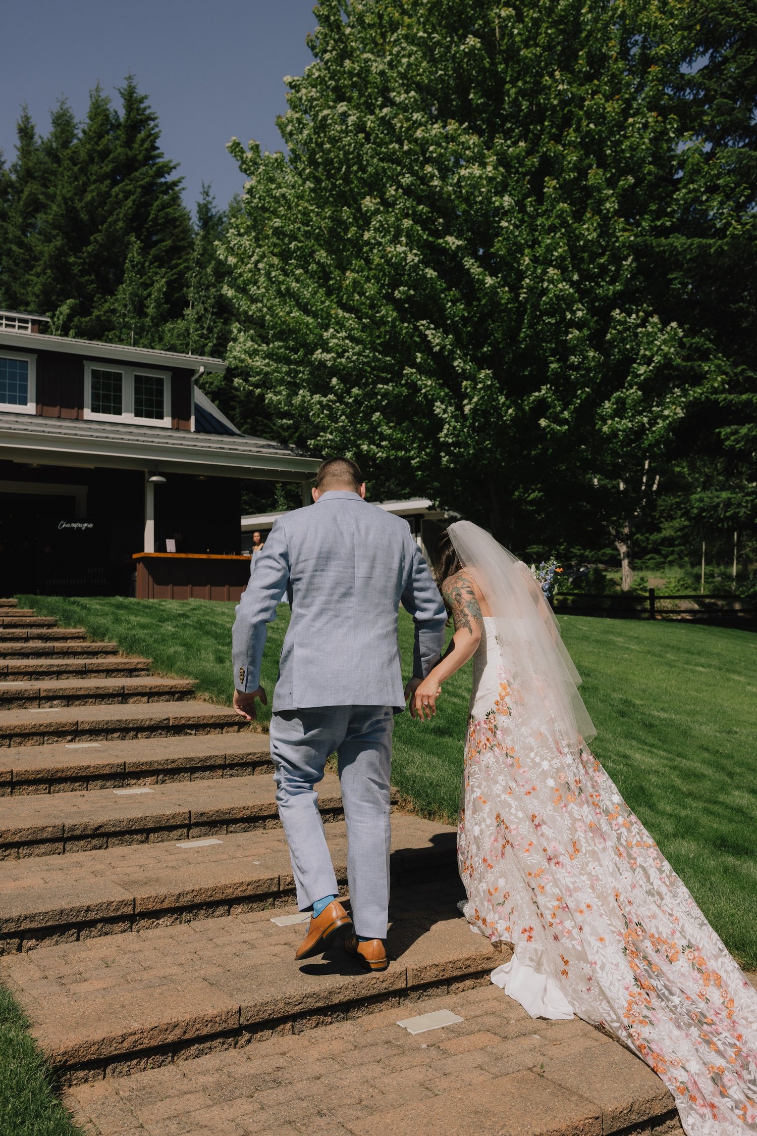 Caitlin & Zak - Gorge Crest Vineyard, Underwood WA