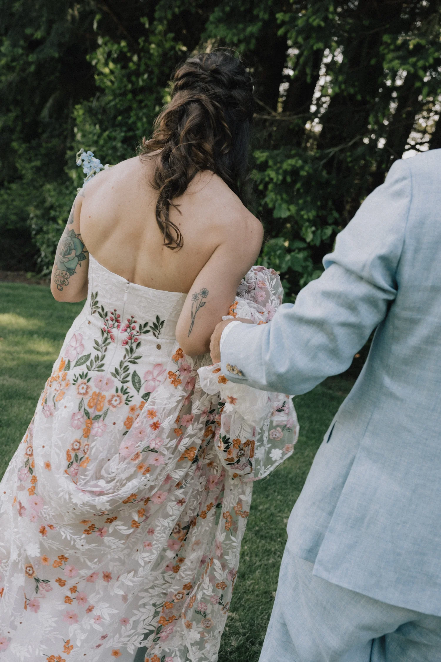 Caitlin & Zak - Gorge Crest Vineyard, Underwood WA