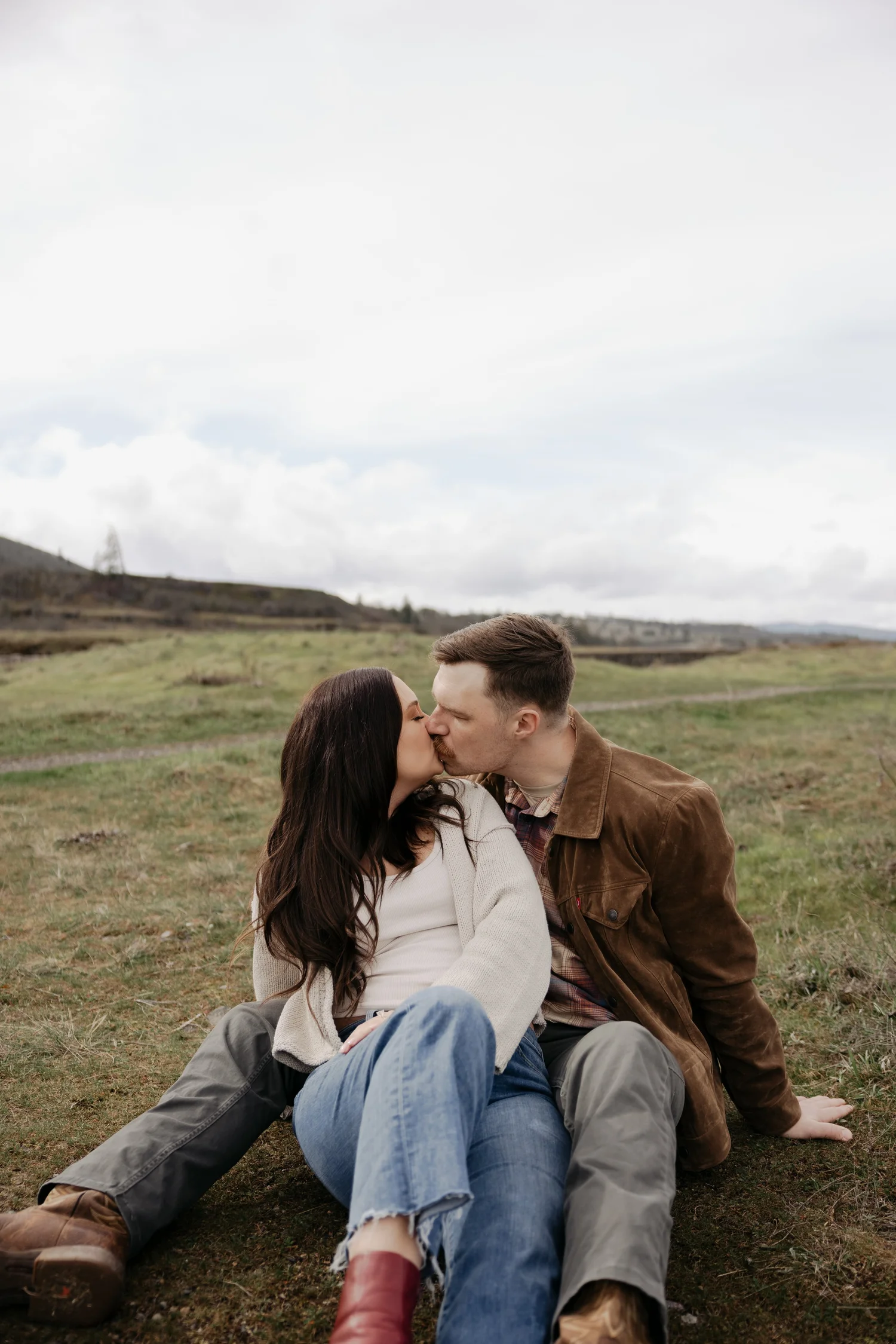 Columbia Gorge Dreamy Engagement Session