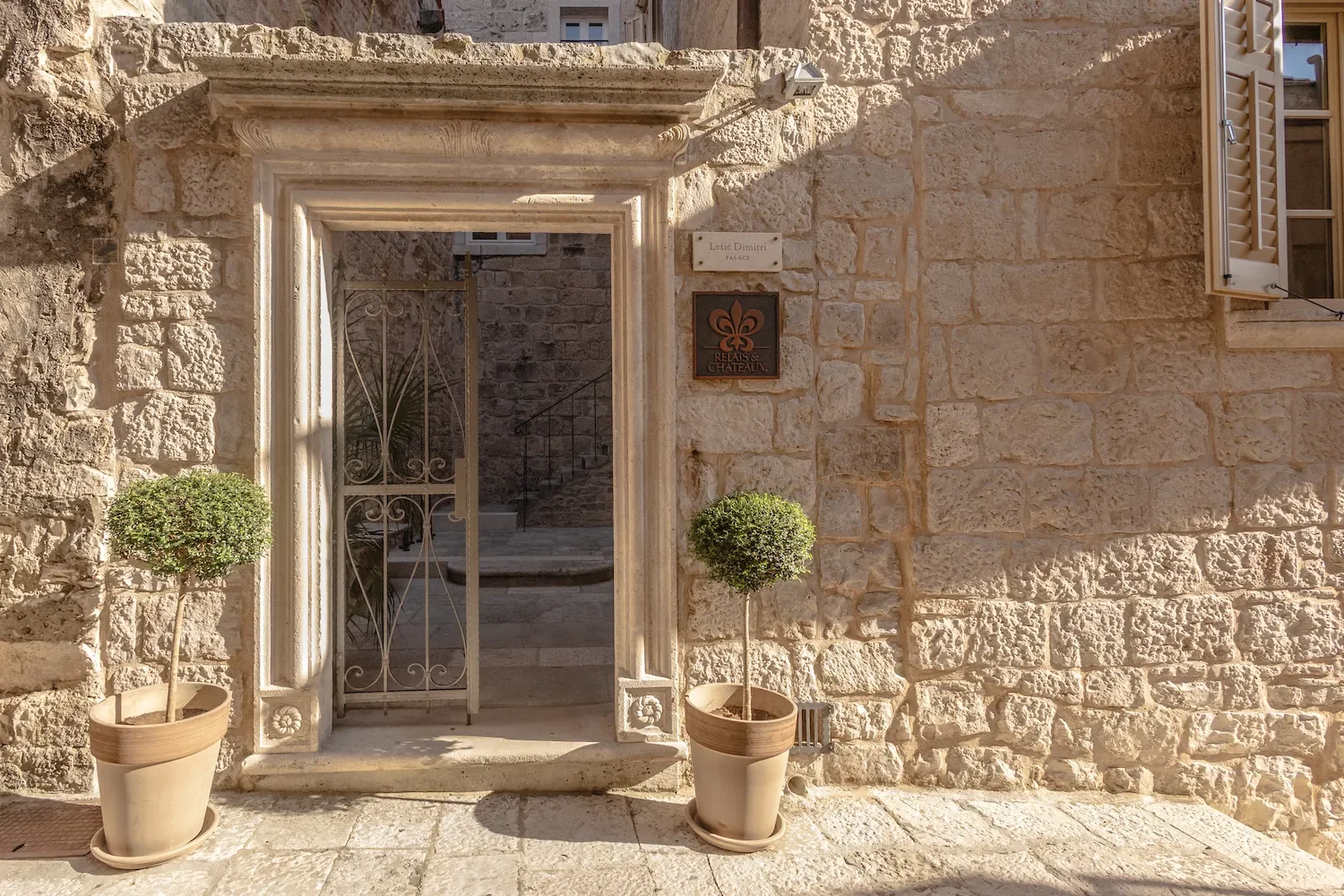 LD Palace entrance