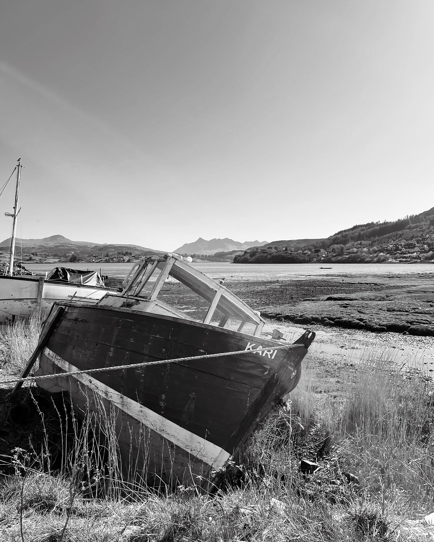 ISLE OF SKYE

Petit post avec musique typique, depuis l&rsquo;Ecosse o&ugrave; je passe mes derni&egrave;res heures de vacances. Une semaine pleine de d&eacute;couvertes et de paysages grandioses avec un soleil qui nous a accompagn&eacute; tout au lo