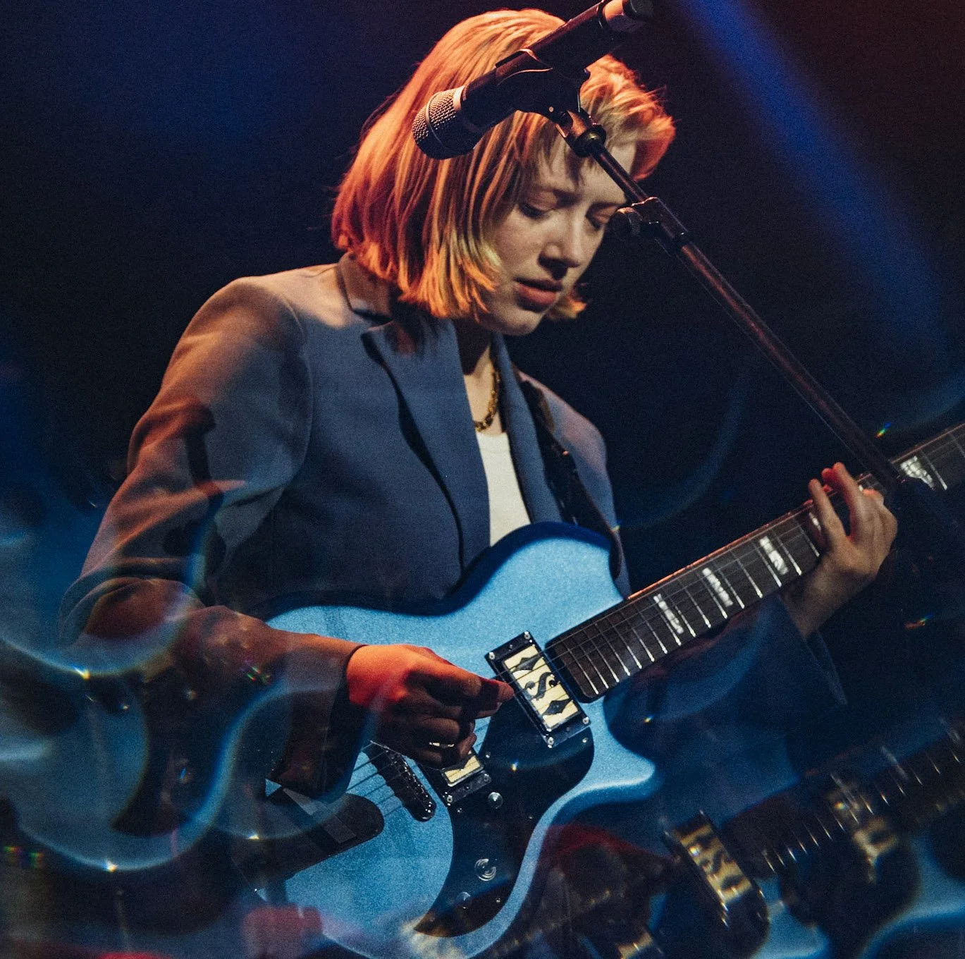 4-star review for Rosie Frater-Taylor's 'Featherweight' from MOJO Magazine