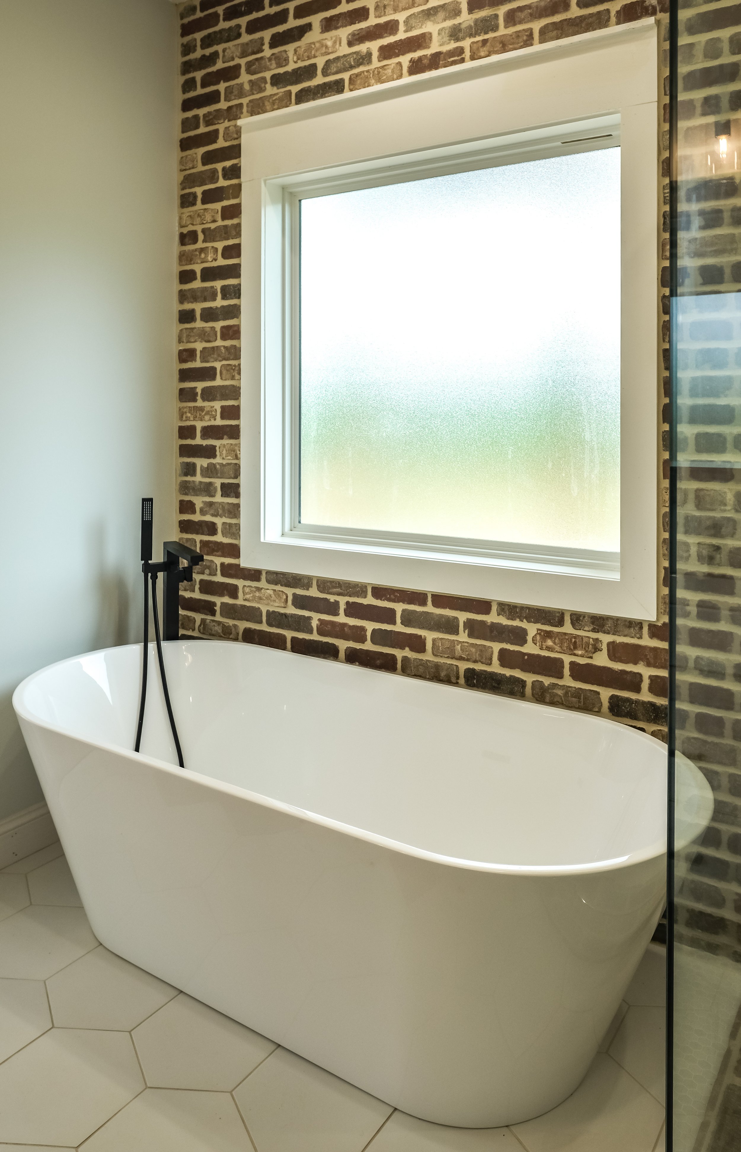 Master Bathroom Soaking Tub.jpg