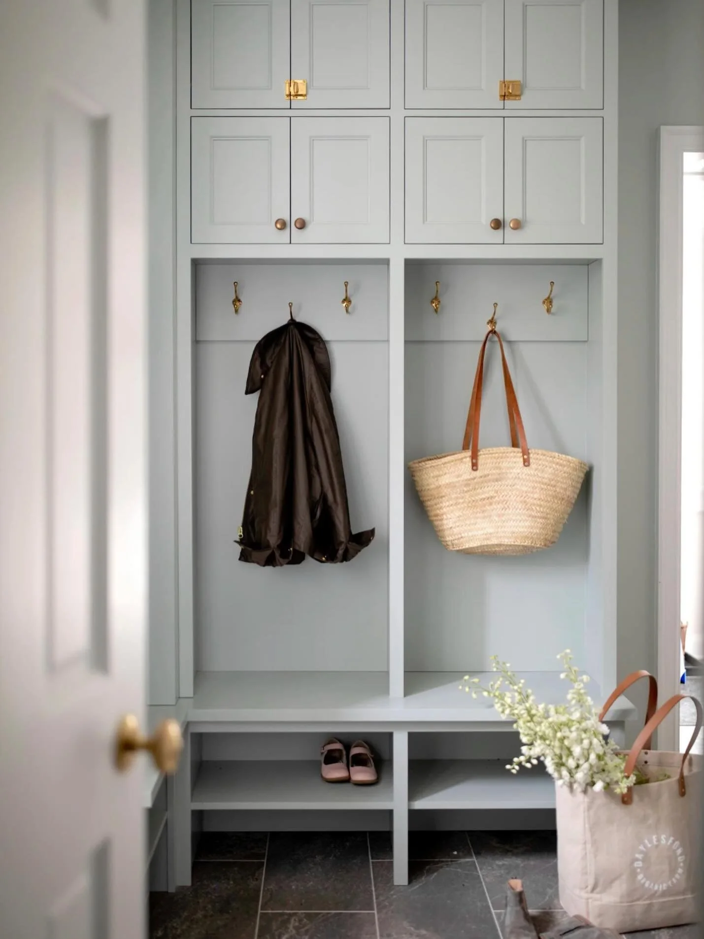 I&rsquo;m sure this mudroom is getting lots of use during this wild snow storm! Hoping everyone was able to enjoy such a fun snowy weekend! ❄️