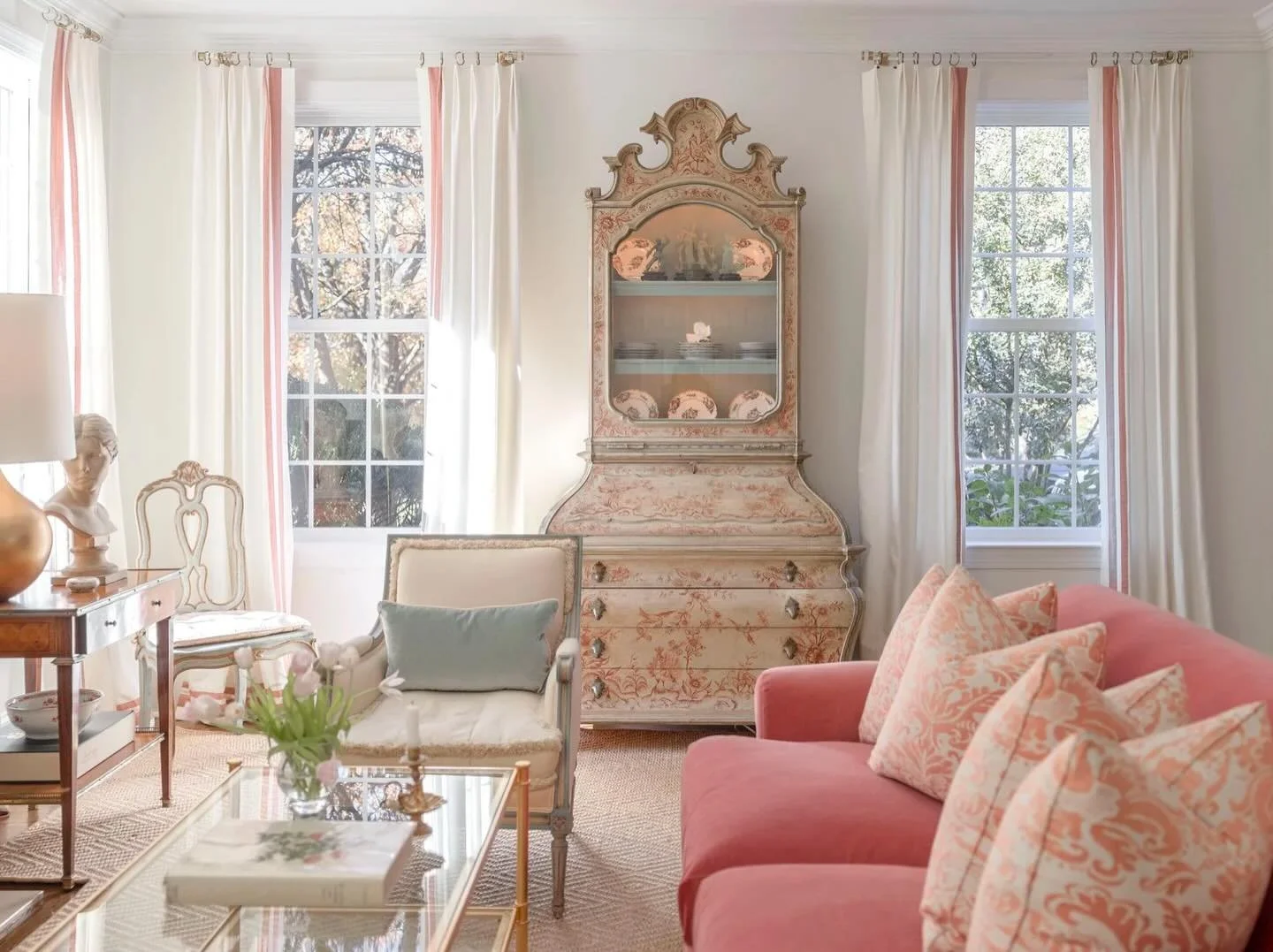 The pink room always sparks joy ✨ 📸: @rmcginnphoto