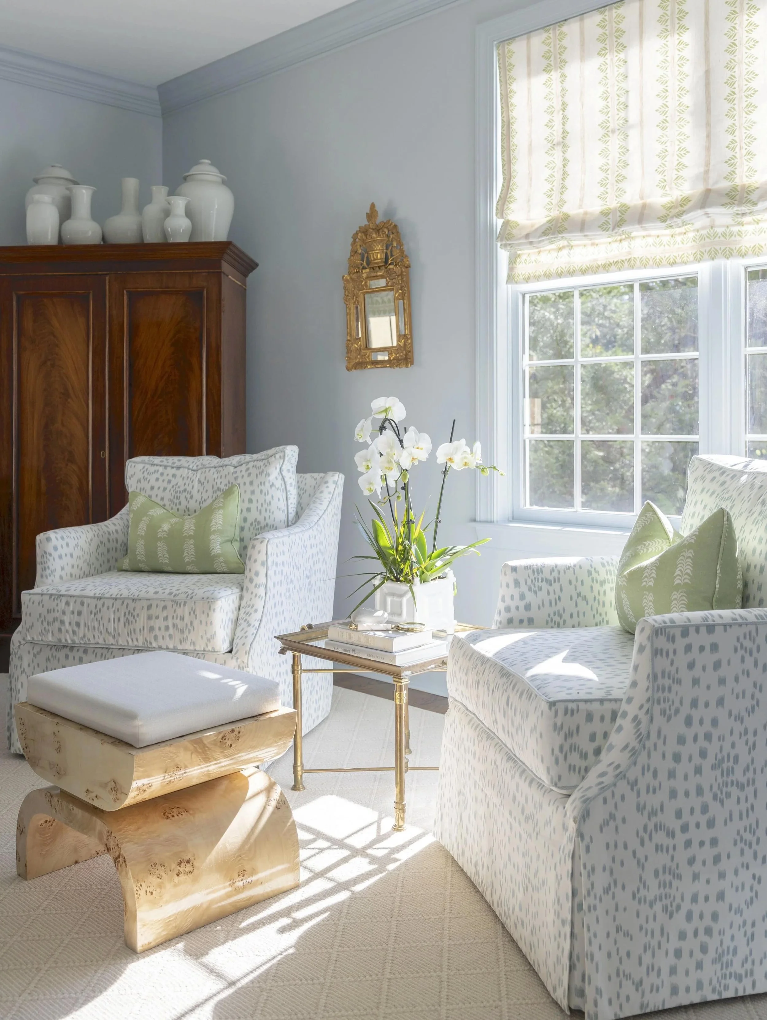 A warm sunny day, a favorite chair, and nowhere else to be ✨