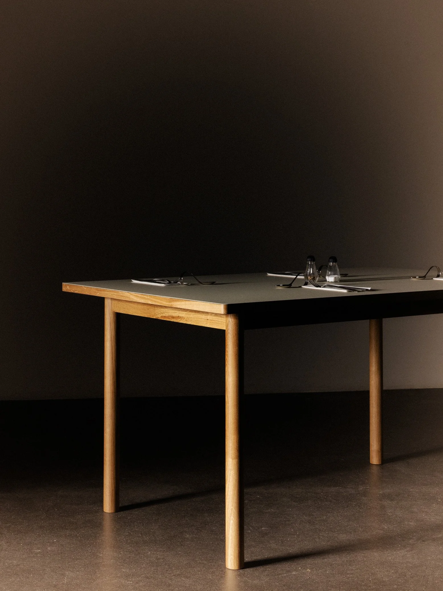 tablelabhumdakin31457 copy.jpg