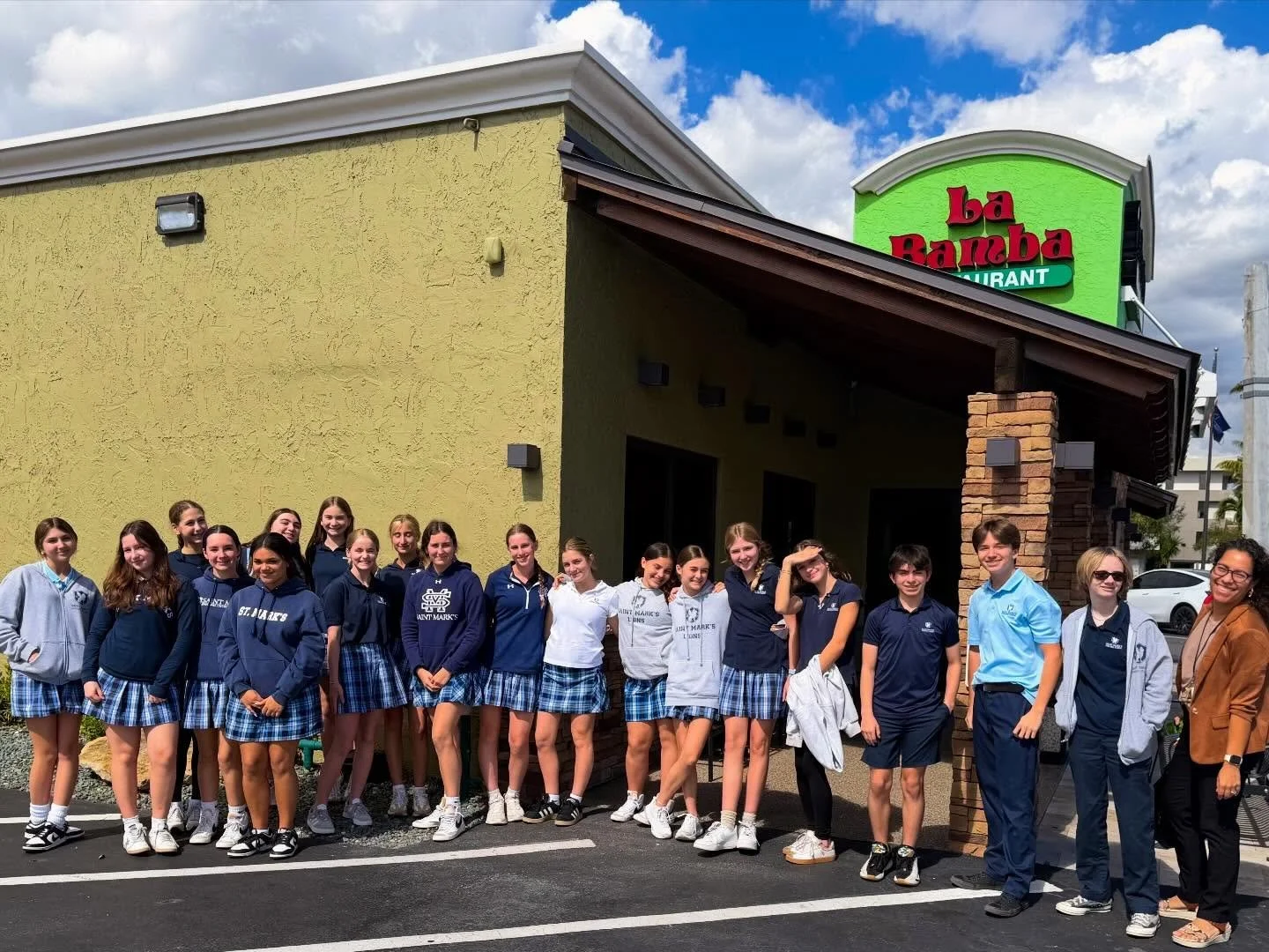 Manners Matter🌮

&ldquo;What they are learning and practicing is extremely valuable.&rdquo; 

Our 8th grade Spanish class impressed the staff and fellow diners at LaBamba with their fluency and politeness so much so, that a patron generously paid fo