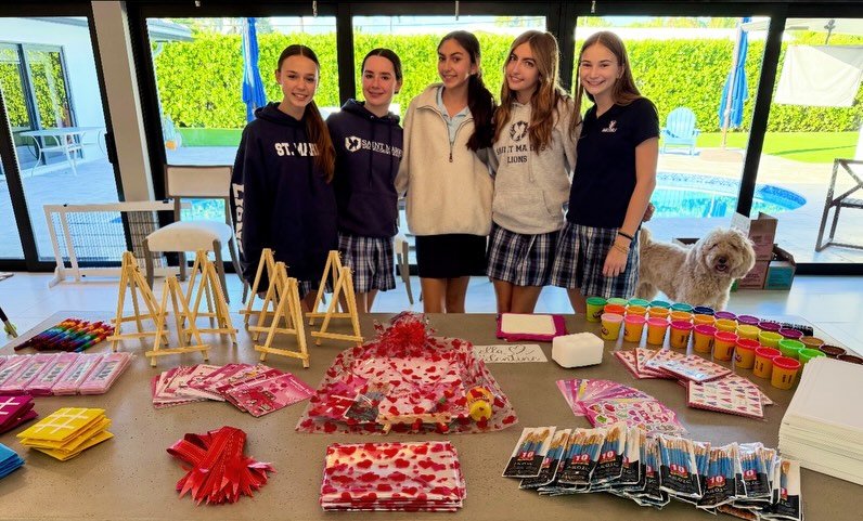 Kindness and Love in Action ❤️

A responsibility of National Junior Honor Society (NJHS) membership is to create a service project. 

8th&nbsp;graders Taylor, Bella, Maddy, Hanna, and Bridget headed over to Joe DiMaggio Children&rsquo;s Hospital. The