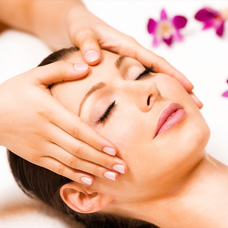 The Roaring Lion Club Live Auction - Must Be There To Bid! 🥂

💖 A Valentine&rsquo;s Gift That Lasts All Year! 

Give your skin some love! Treat yourself or someone special with the ultimate MedChic Aesthetics Package, a full year of beauty confiden