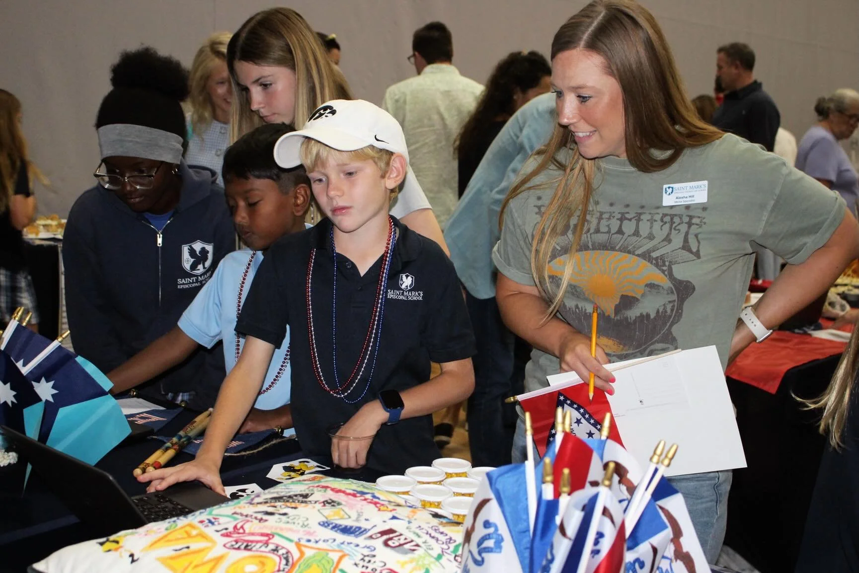Touring All 50 States in One Day 🇺🇸

Our 3rd graders took us on a tour across America, for their 50 States Showcase!

With each student representing a different state, families had a chance to learn historical facts, discover landmarks, and try the