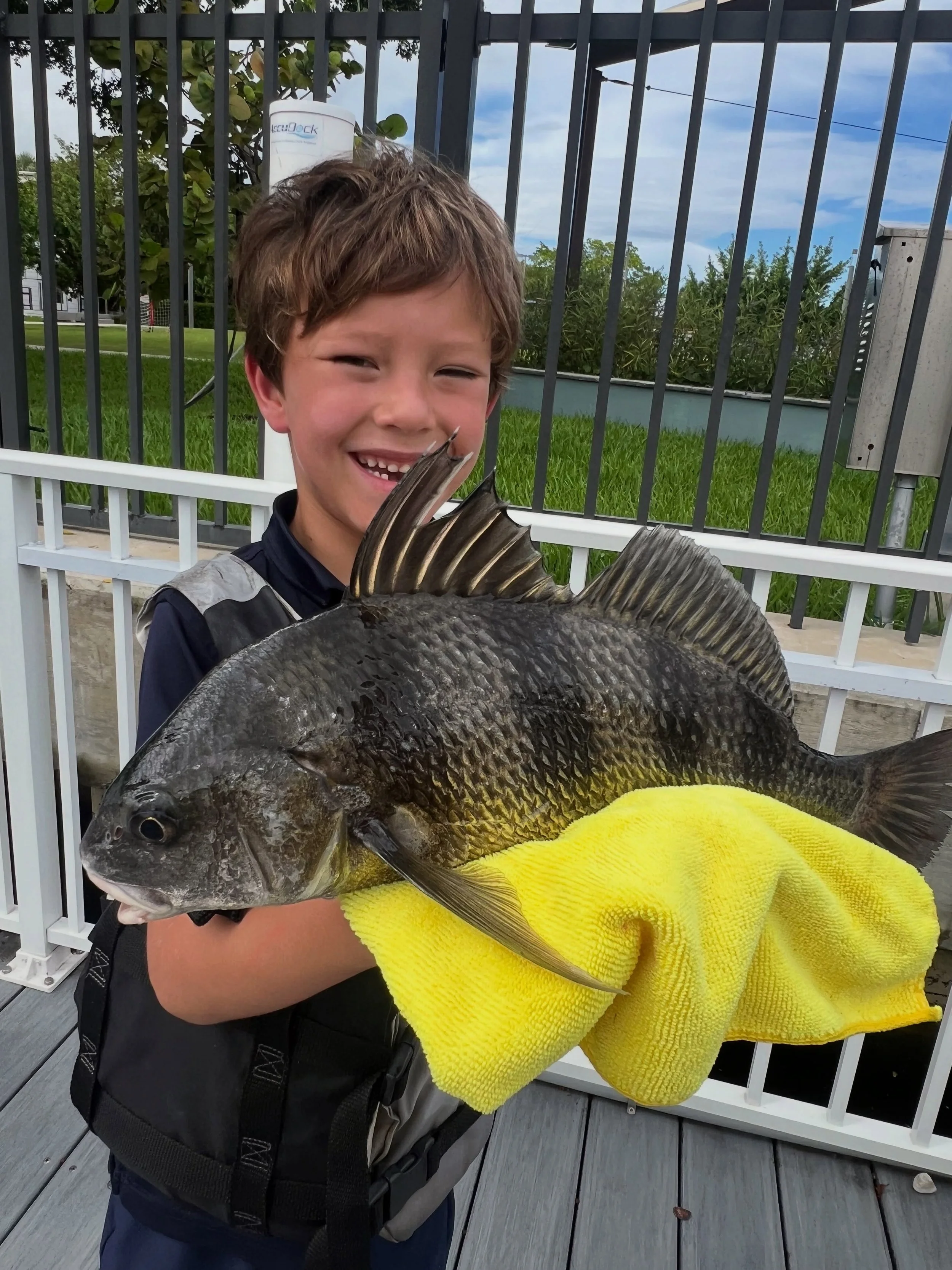 Reel Kids, Big Catches 🎣

Our K-6 Fishing Enrichment learns about the ins and outs of local marine life, bait techniques, and conservation.

Some of their favorite catches include snook, drum, snappers, and more - right on our dock!!! 

#SMES #SMESt
