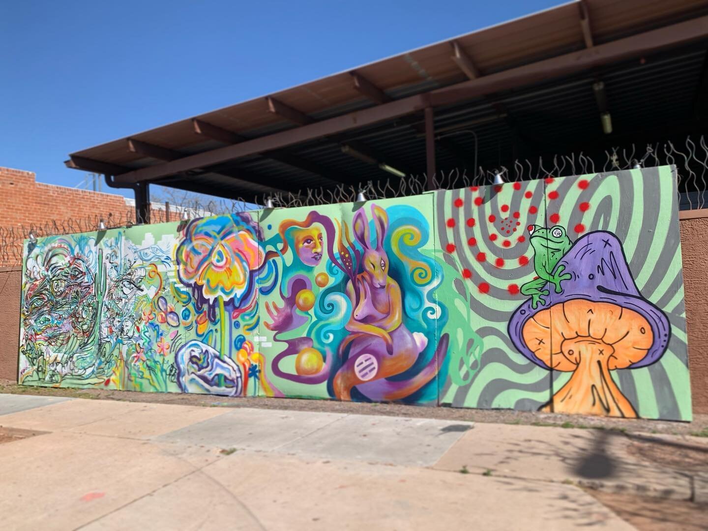 Tomorrow is the last day for this muraL ~ new one comin in for #3rdfriday ‼️

Artists (( L to R ))
@koozartist 
@itsalliegee 
@shellshaker 
@tszaboart 

Thanks for sharing your talents with us and each other 🌟

#snoodcity #grandavephx #azarts #commu