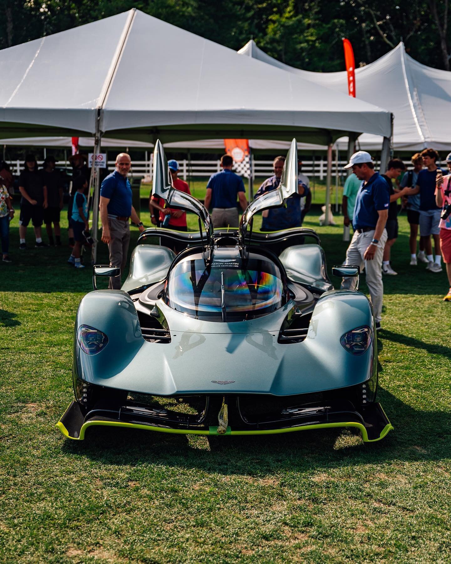 Loading a Valkyrie in front of a crowd&hellip; 😅🤣😳
#astonmartin #valkyrie