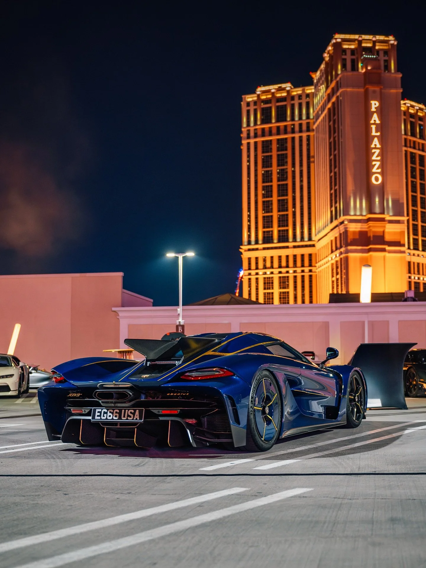 The best parking garage car meet in the world?
#koenigsegg #jesko #pagani #zonda #mclaren #p1 #lasvegas