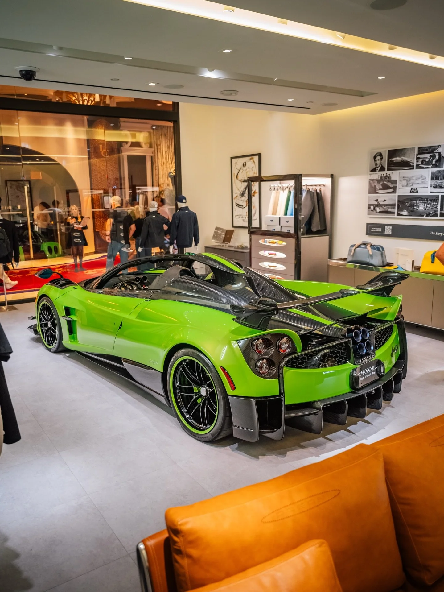 A very green Huayra. 
#pagani #roadsterbc