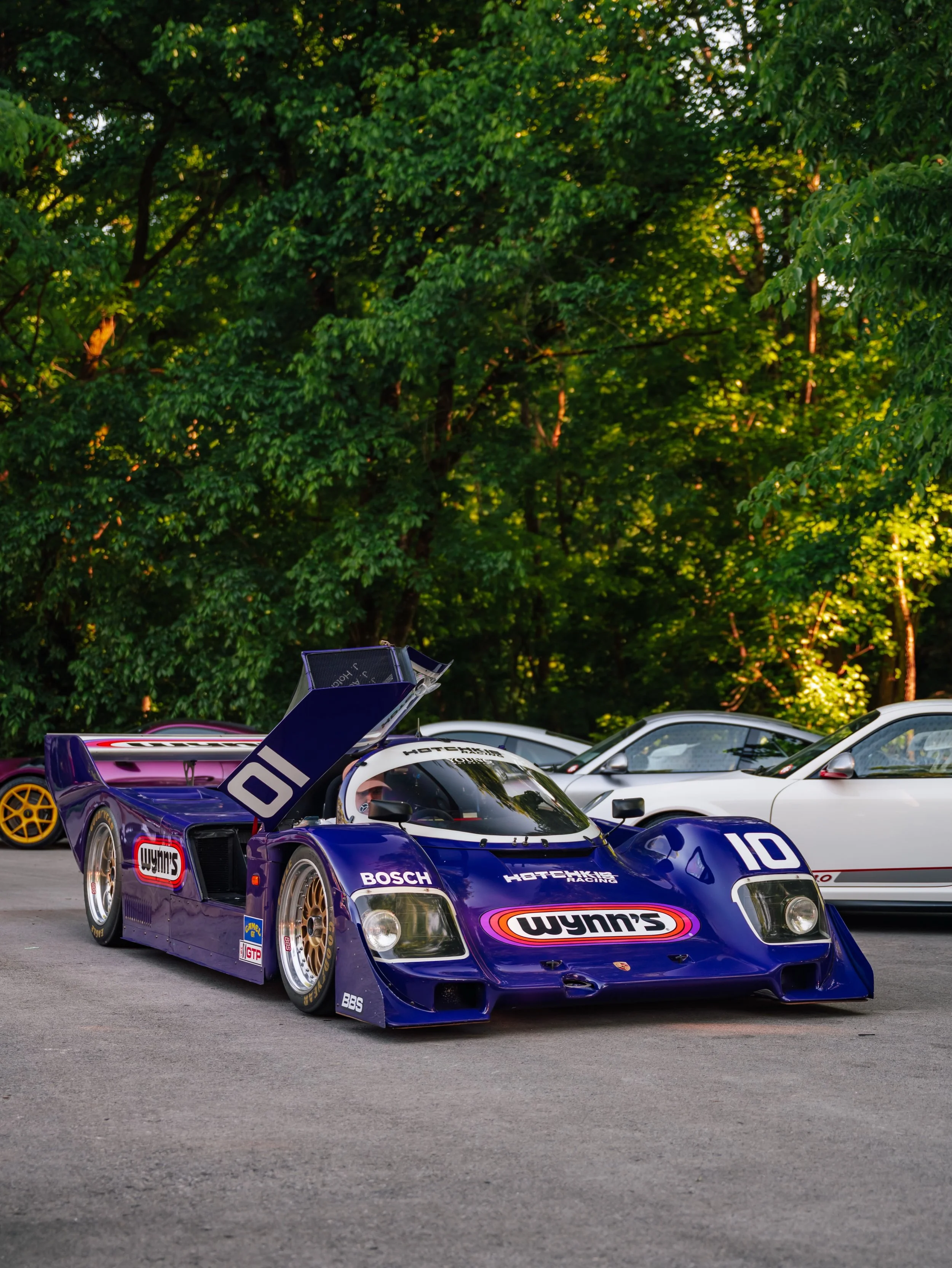 The blurple iconic Wynn&rsquo;s Porsche 962. 
#porsche #962 @porsche_platica