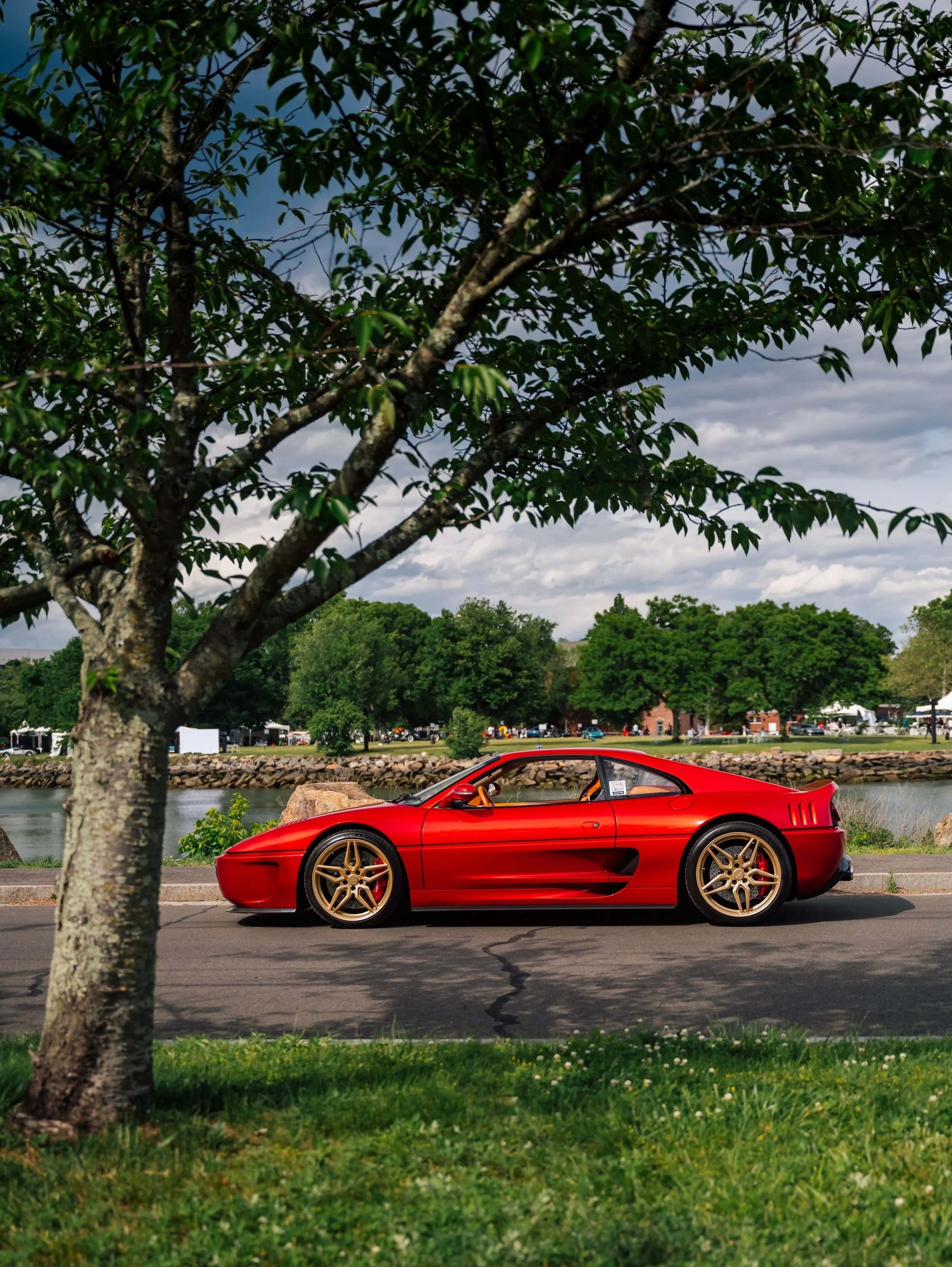 Dialed up to eleven with a naturally aspirated V8 and a gated manual transmission. The 355 by Evoluto is a stunning restomod masterpiece and maybe modern Ferrari should take a few notes&hellip;
#355byEvoluto #hkmotorcars