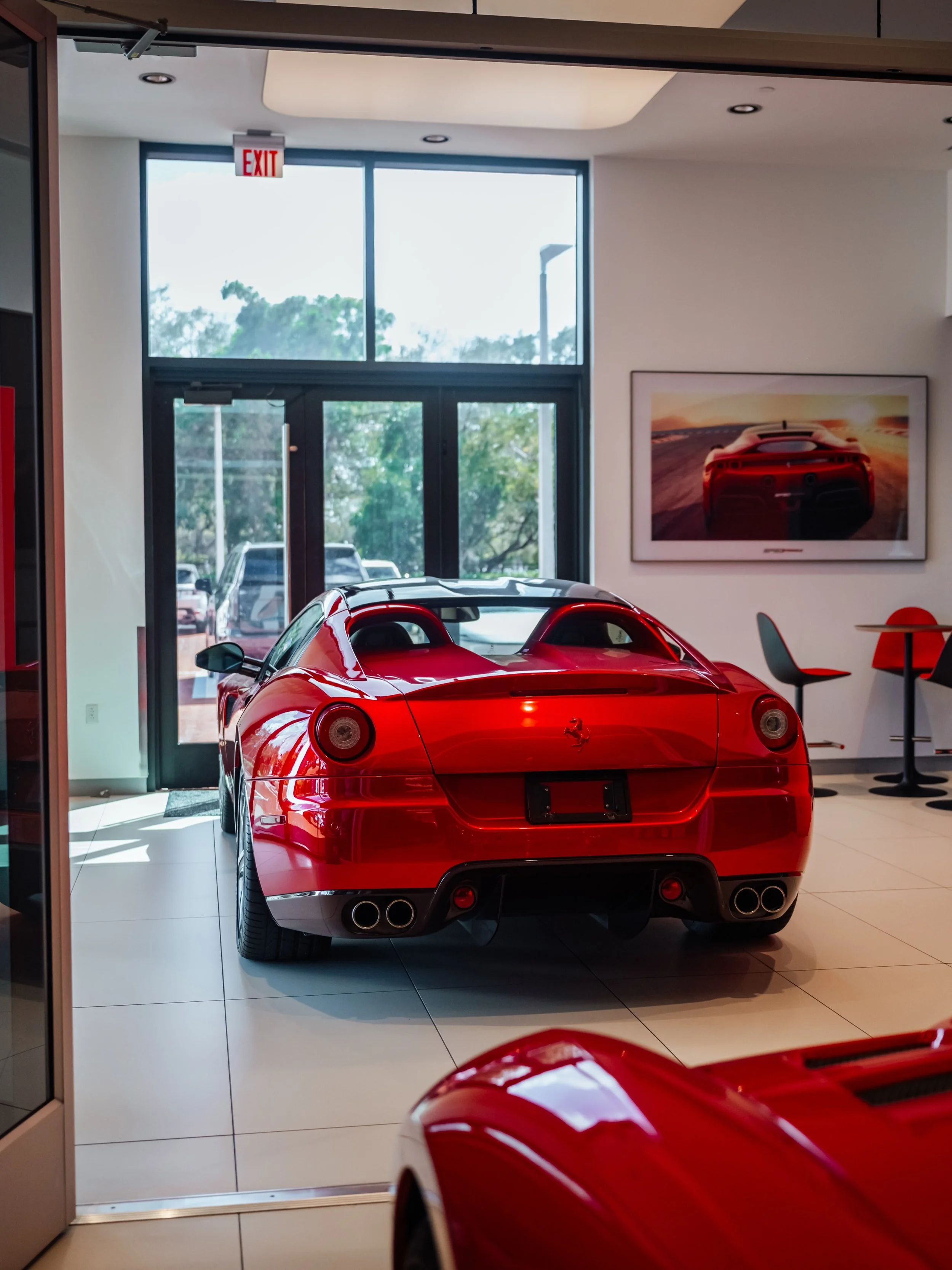 From a distance it looked like a &ldquo;regular&rdquo; 599 SA Aperta&hellip; but upon closer look, this is one of the most special examples featuring red carbon!
#ferrari #599saaperta