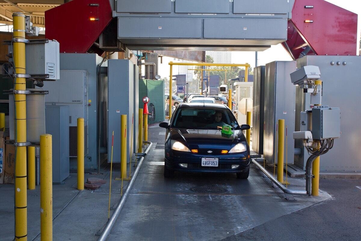 Wait Times and Advisories at Border Crossings