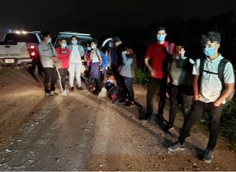 Two Large Groups of Illegal Migrants Enter Near Hidalgo