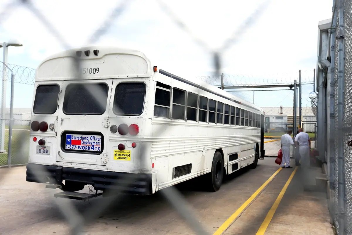 Four days after escape from prison bus, Texas still hasn’t found convicted murderer
