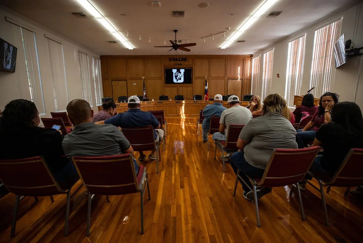 Uvalde School Board Takes No Action on Police Chief