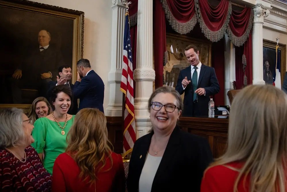 Texas Lawmaker wants Voters to decide on Legislators Raise