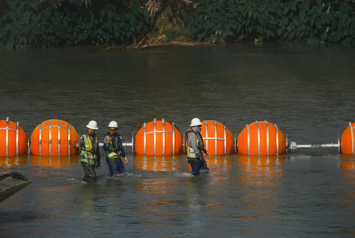 Floating Barrier in Rio Grande