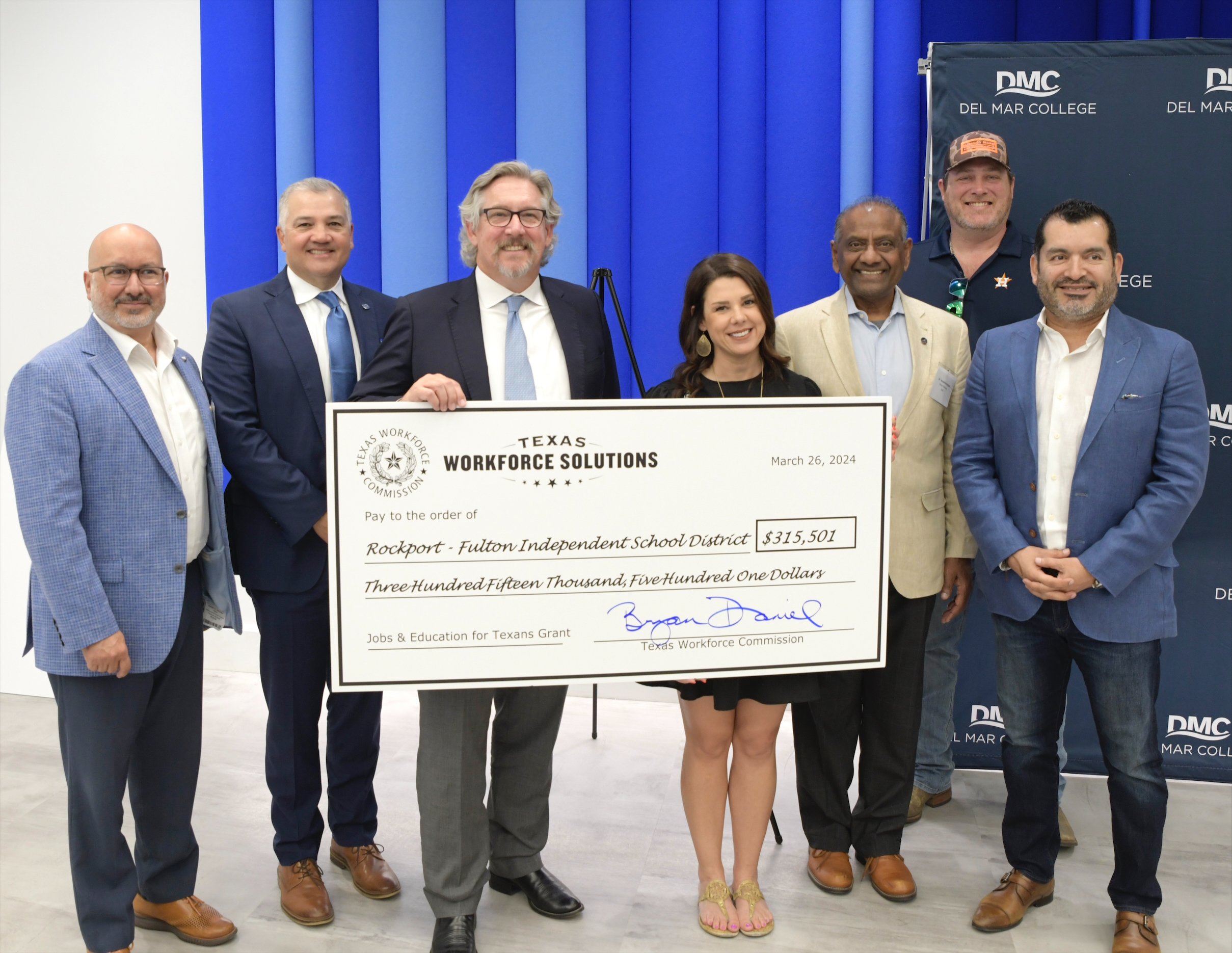 Texas Workforce Presents $315,501 JET Grant to Rockport-Fulton ISD