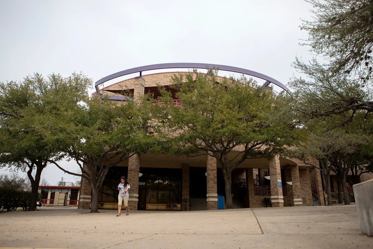 College “Deserts” Deter Texas Students
