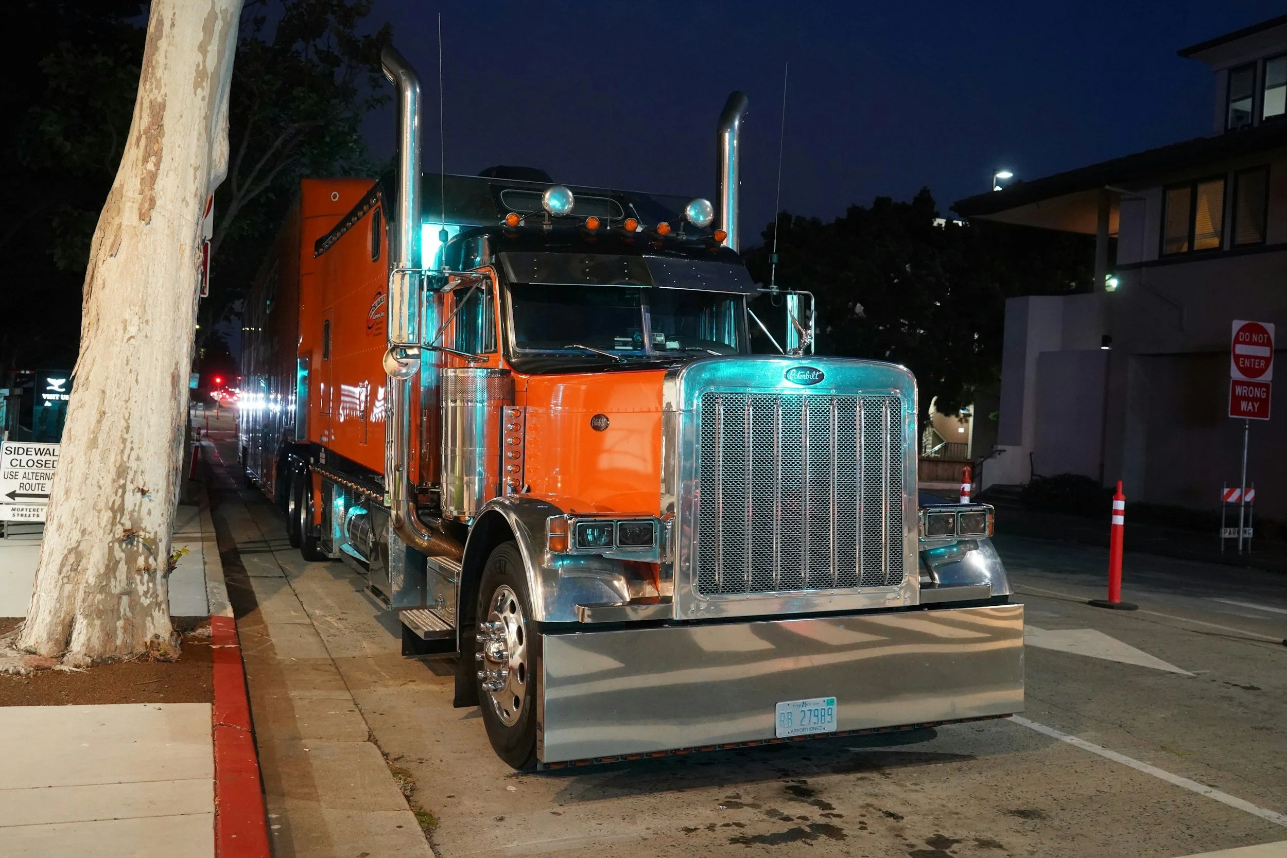Texas Halts Commercial Drivers Licenses for Illegal Immigrants