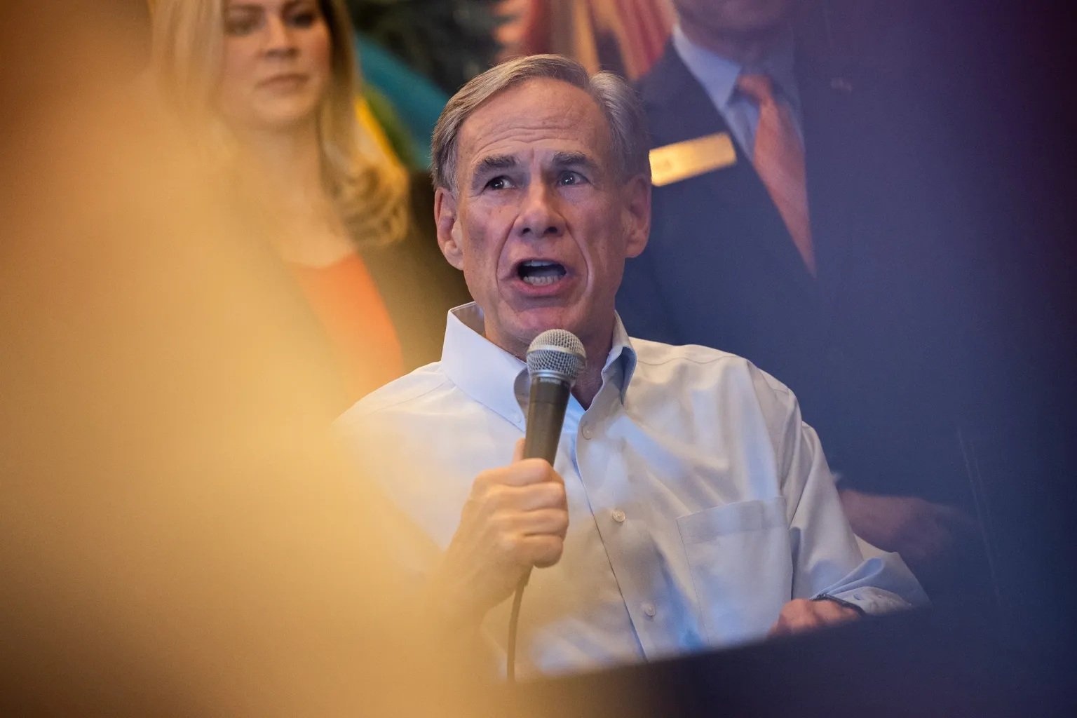 Abbott Recommends Sweeping Data Center Regulation