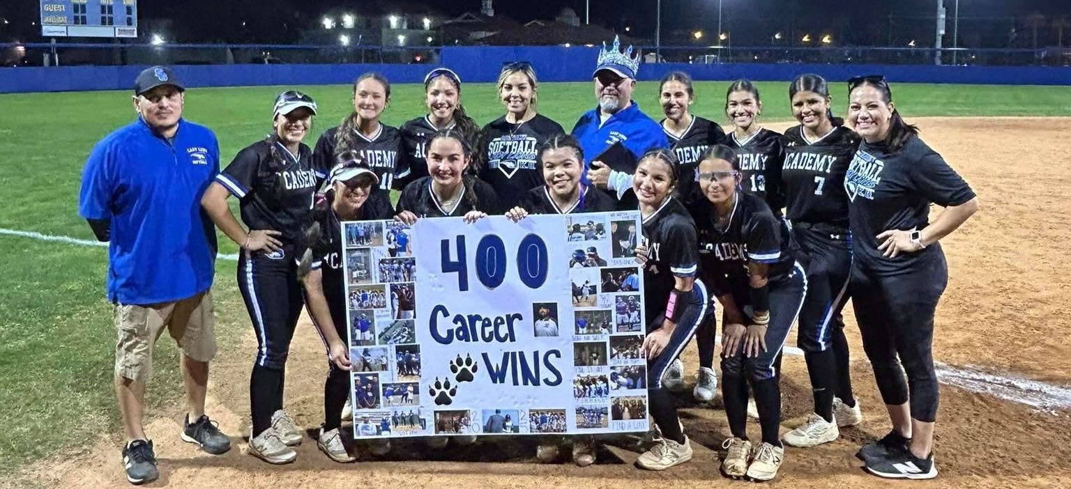 SGA Head Softball Coach Earns 400th Career Win