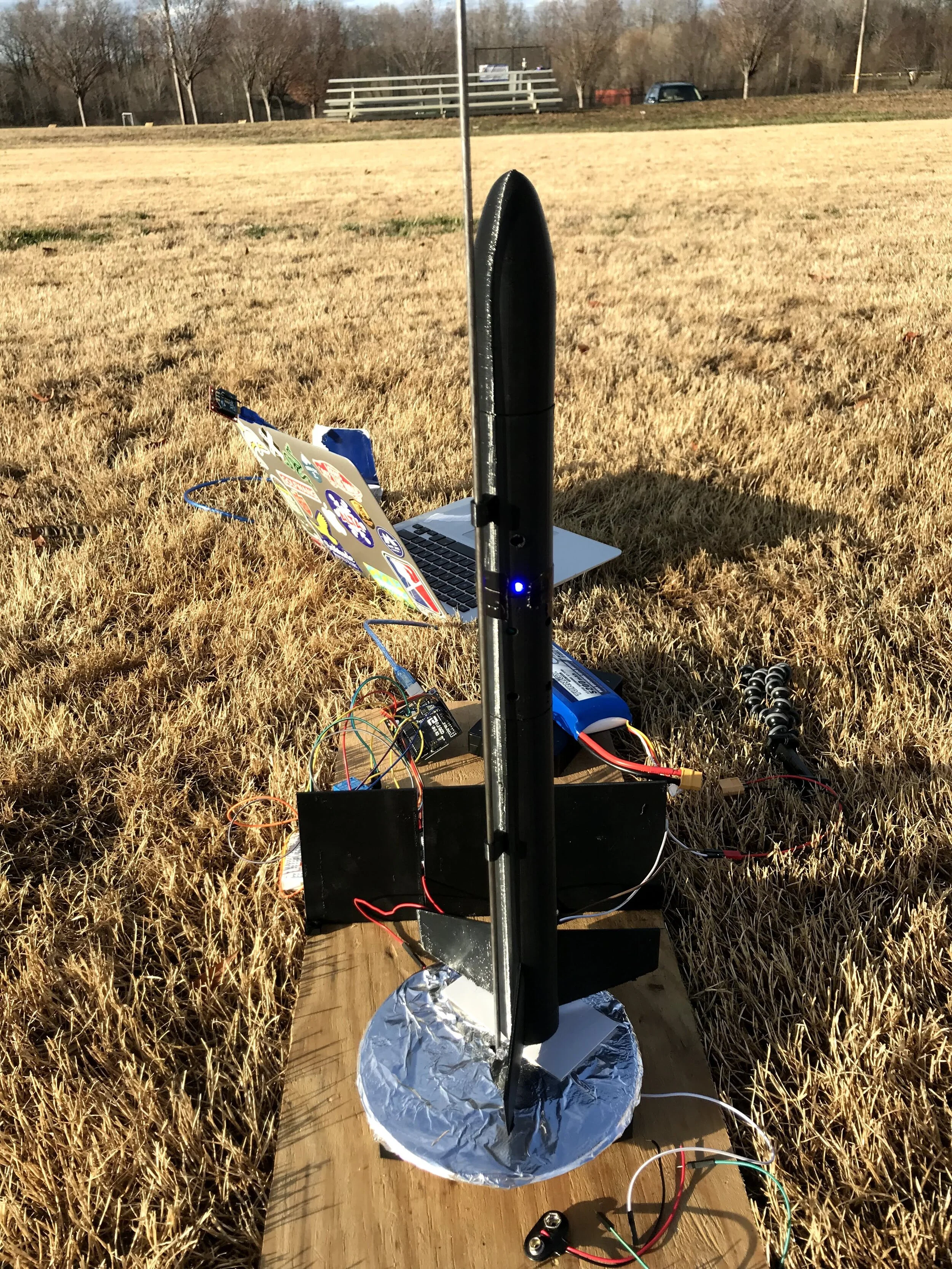 Rocket sitting on the launch pad. I forgot a 9v battery so I used a LiPo from one of my drones