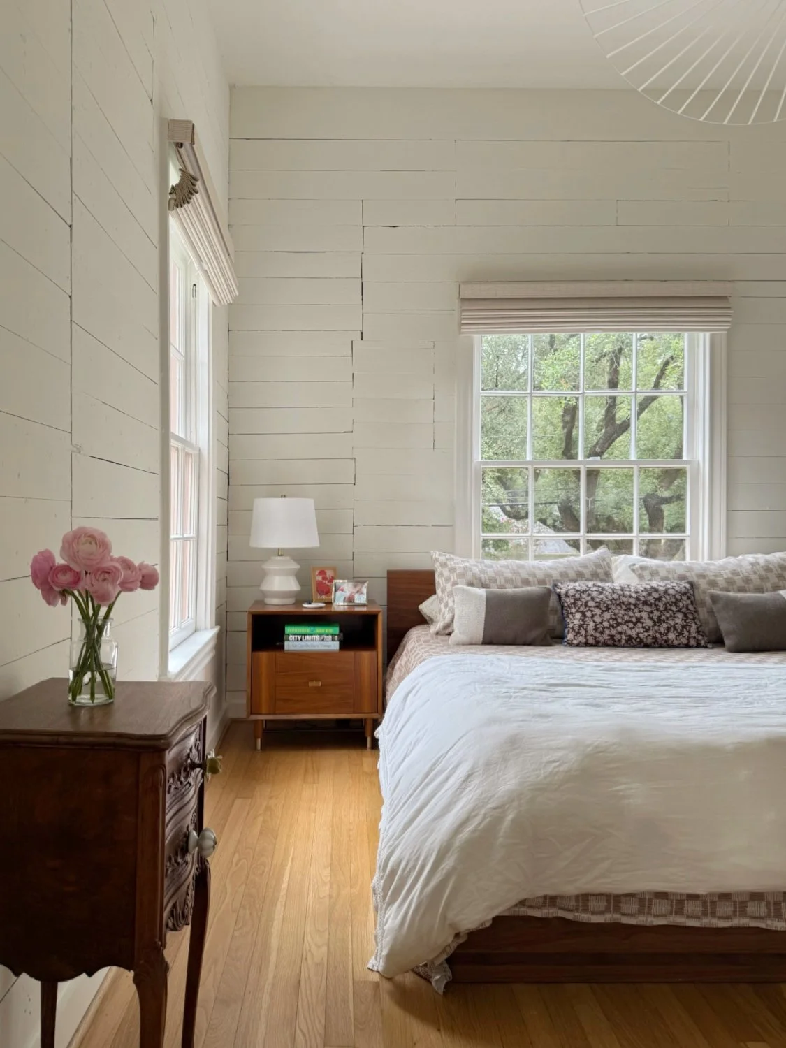 17 primary bedroom.jpg