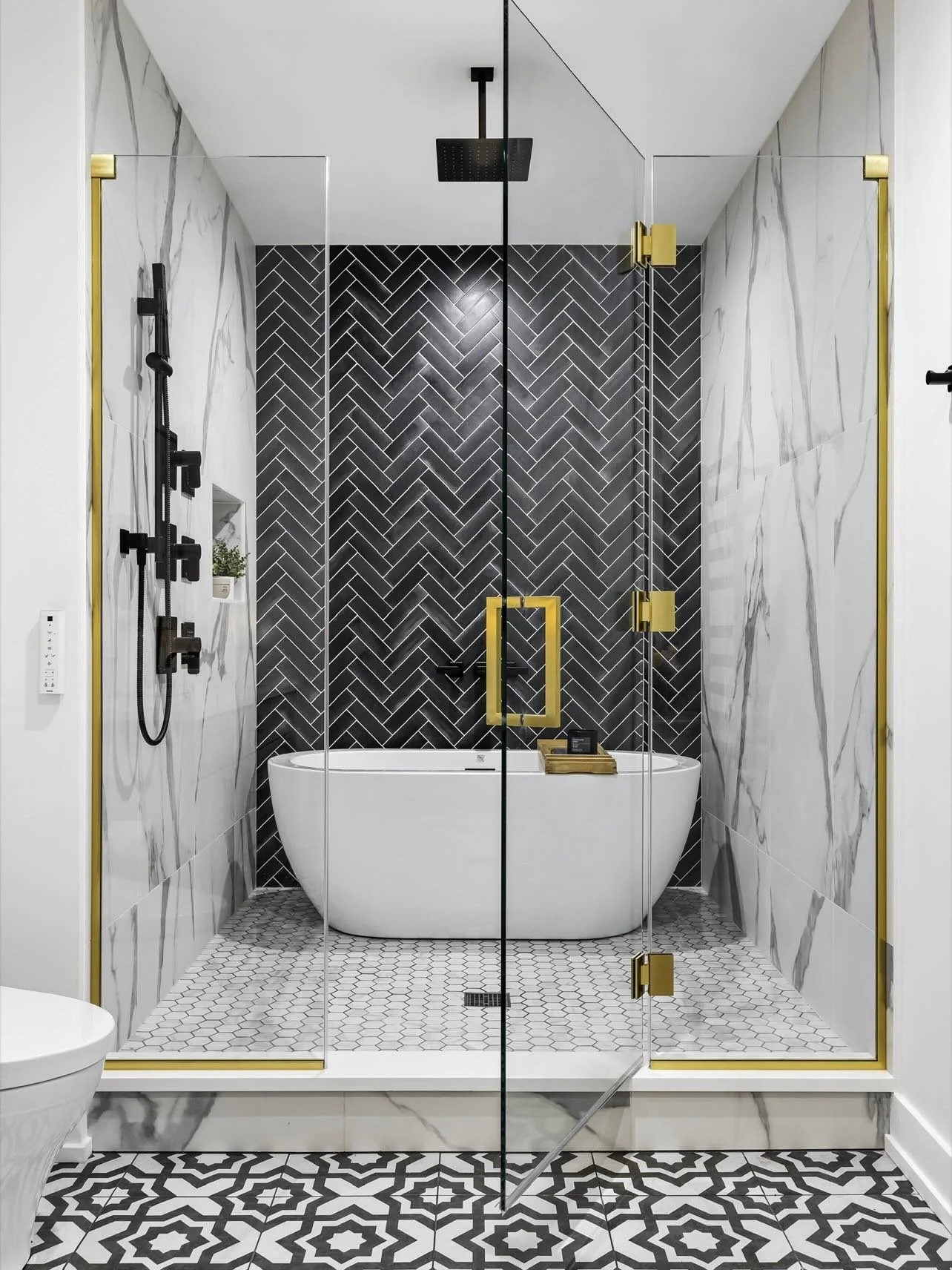 So thankful for the beautiful projects completed in 2025 and for the incredible clients behind them.
Your trust in Magda Interiors is never taken lightly&mdash;it&rsquo;s an honor to design your homes 🤍

Design by @magdainteriors_ 
Photos by @danet.