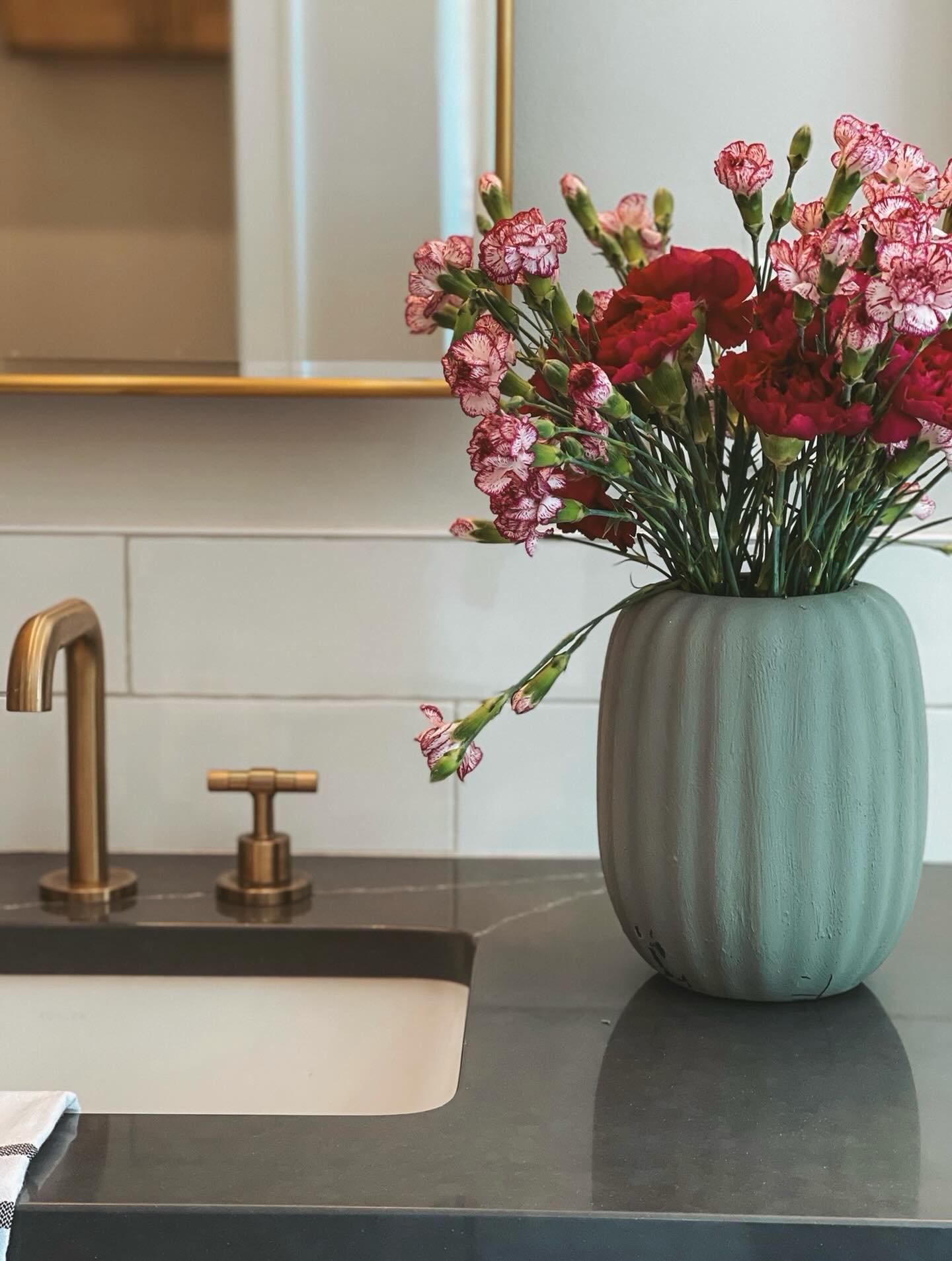 It&rsquo;s always the little details for me&mdash;the ones that make a space feel just right. Thoughtful choices, subtle layers, and intentional finishes are where a home truly starts to reflect the people who live there.

Design by @magdainteriors_ 