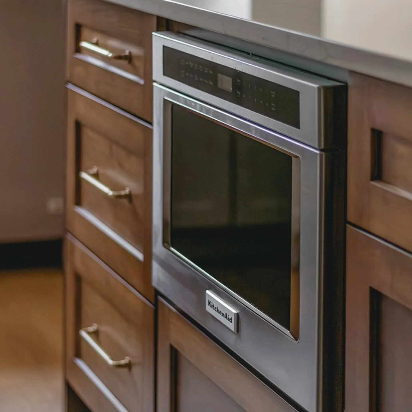 A deeper shade of brown adds instant depth and luxury - a bold choice that still feels effortlessly calm.

Design by @magdainteriors_ 
Photo by @danet.photography 

#chicagointeriordesign #modernkitchenstyle #homedesigninspo #Magdainteriors #luxuryki