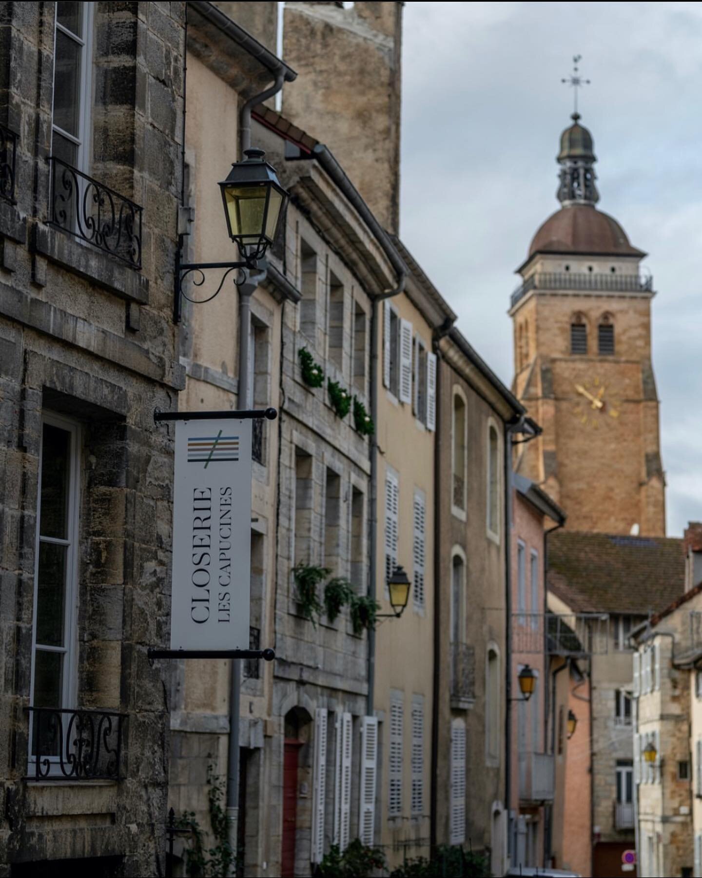 La Closerie les Capucines is a 17th-century hotel particulier built of jurassic limestone atop the ramparts of the original village of Arbois. Converted into a bed and breakfast, it was purchased by Neal Rosenthal in 2018. We call it &ldquo;the House