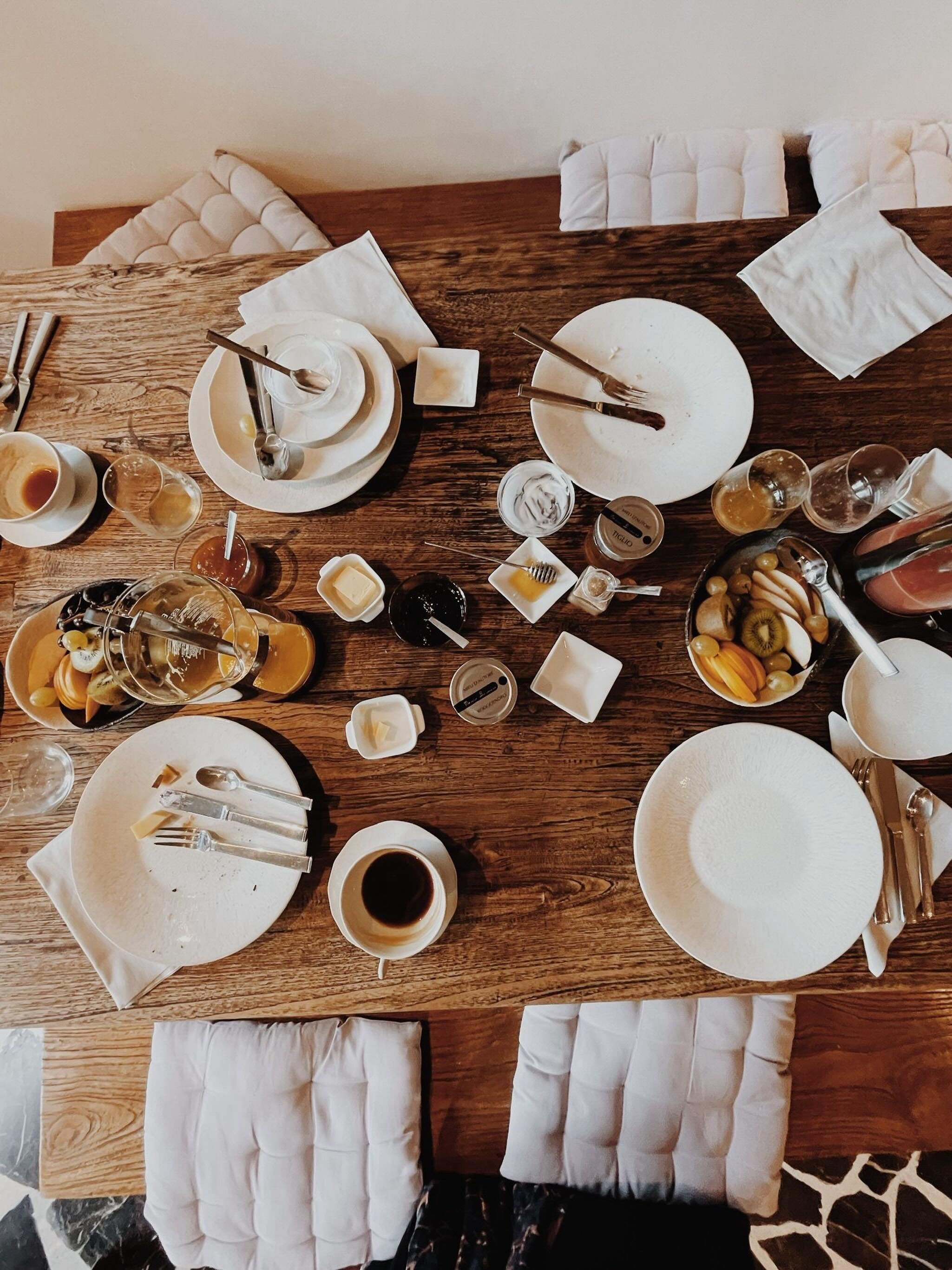The ritual of breakfast: one we take seriously on all of our Journeys. Slow, sun-soaked mornings and tables filled with fresh fruit, flaky pastries, and locally-produced jams. The smell of coffee wafting from the kitchen, a soft breeze whispering thr