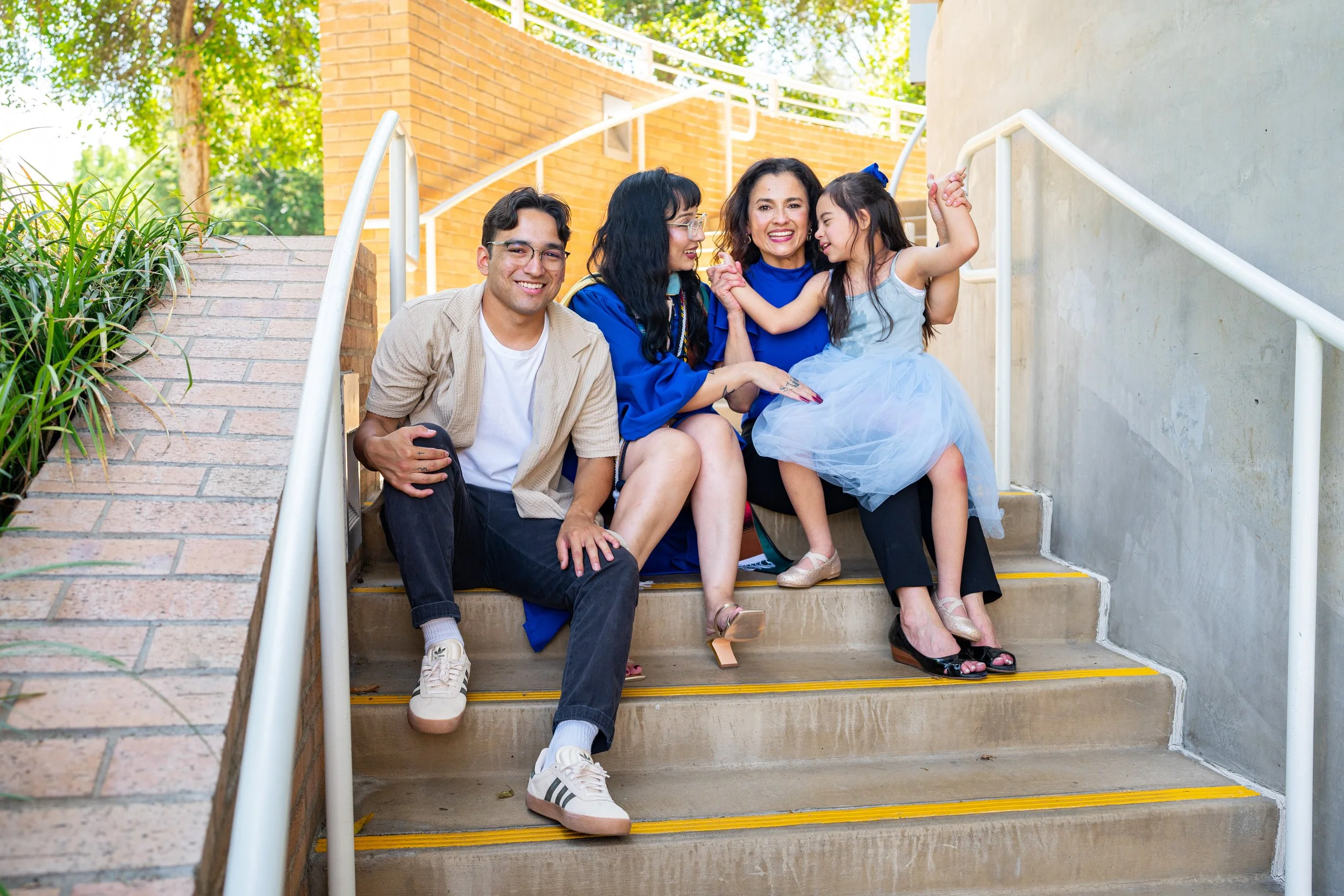 Mezmeriscenes.graduation.photography.services.graduation.photography (1).jpg