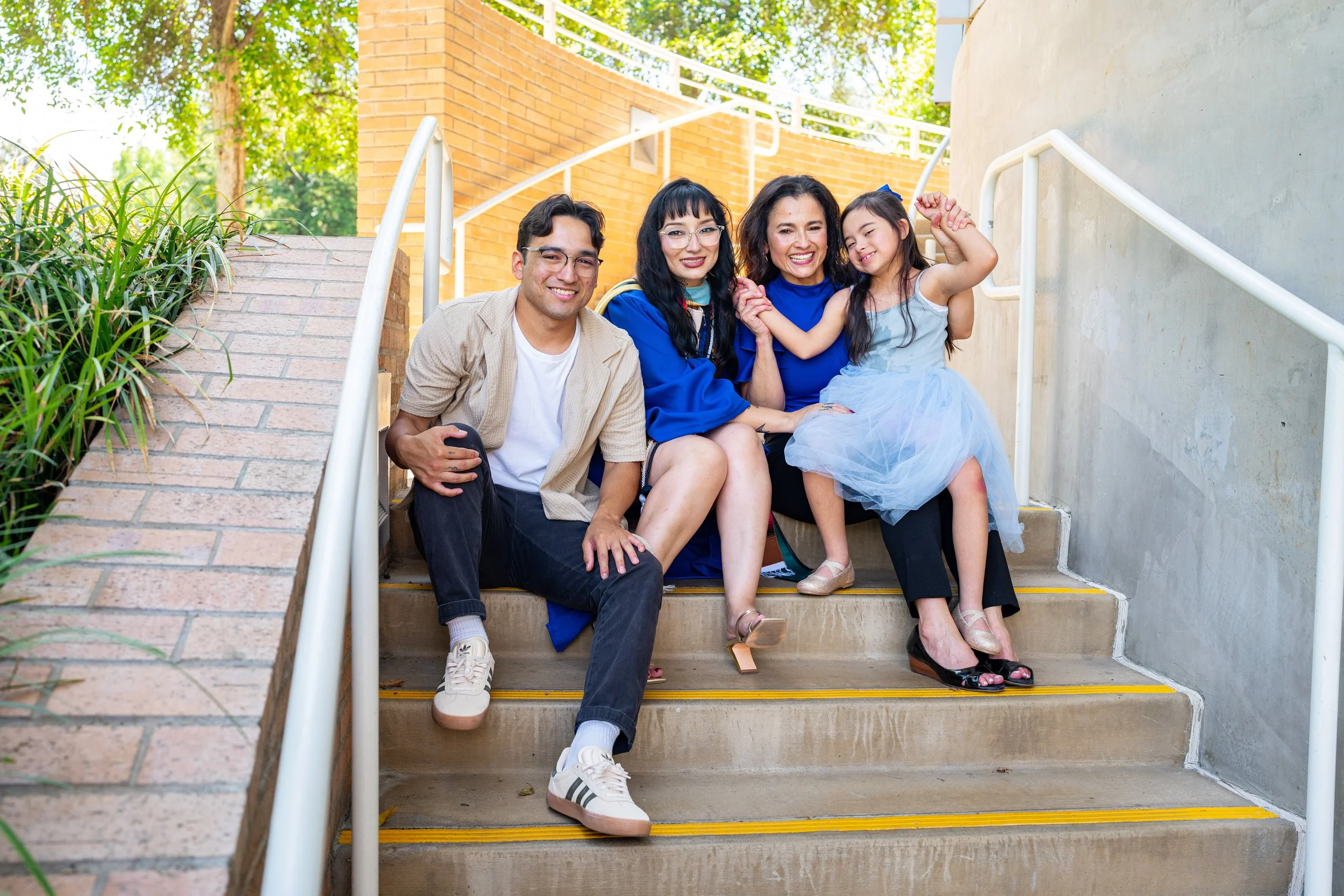 Mezmeriscenes.graduation.photography.services.graduation.photography (2).jpg