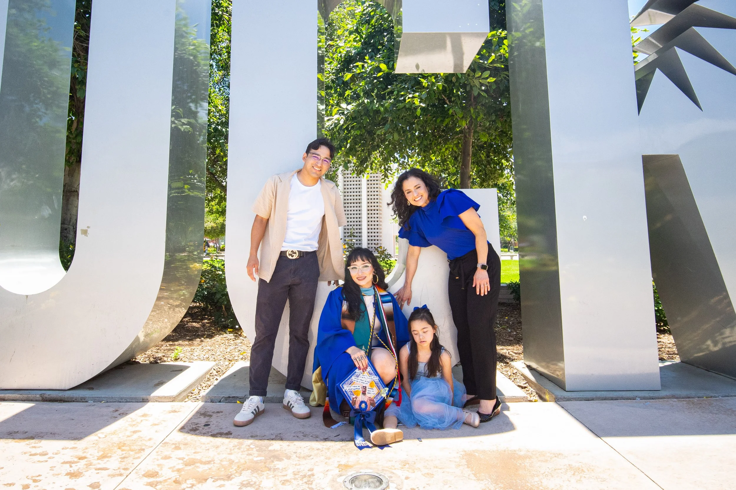 Mezmeriscenes.graduation.photography.services.graduation.photography (33).jpg