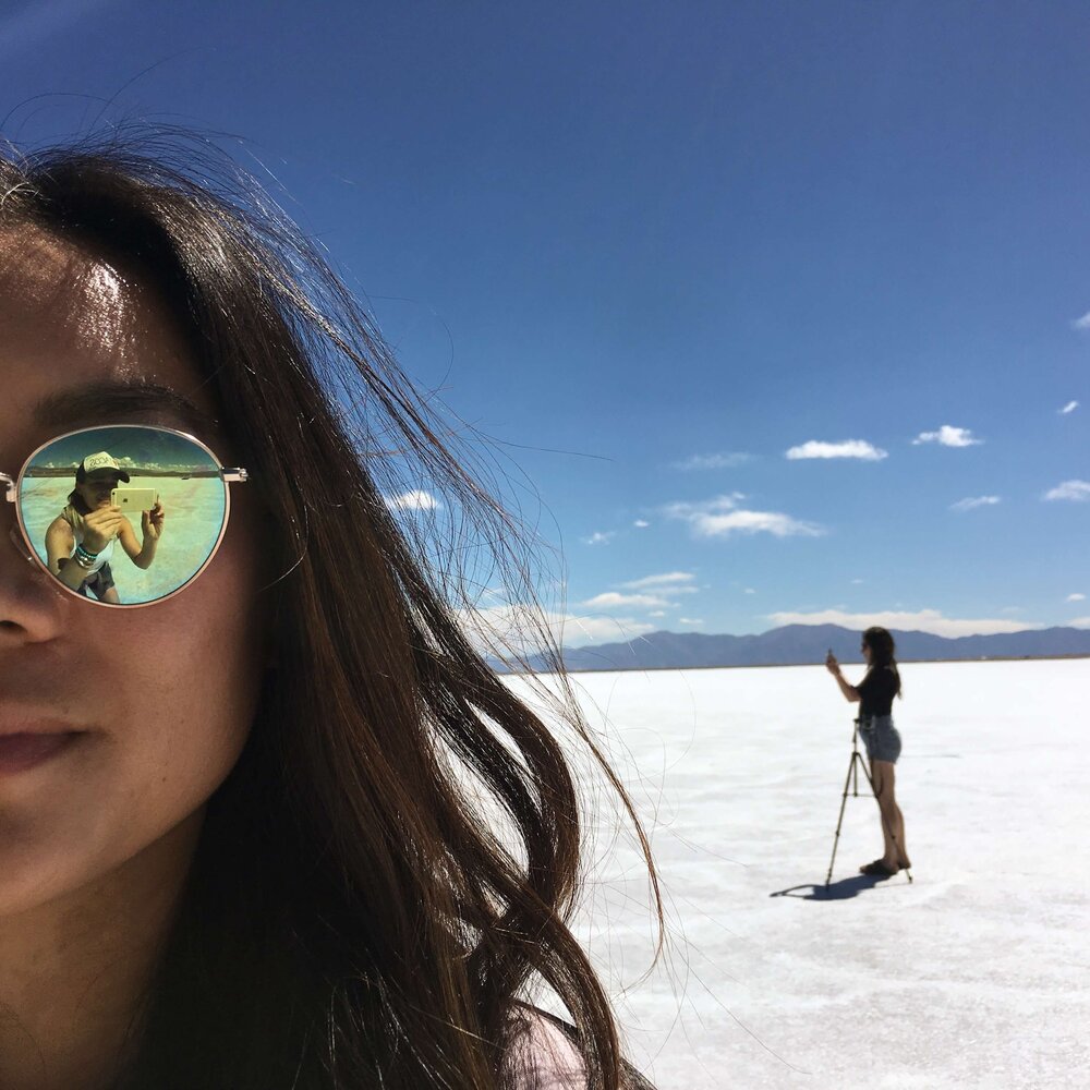 photo-reflection-in-sunglasses-photographer-in-distance-on-salt-flats-argentina
