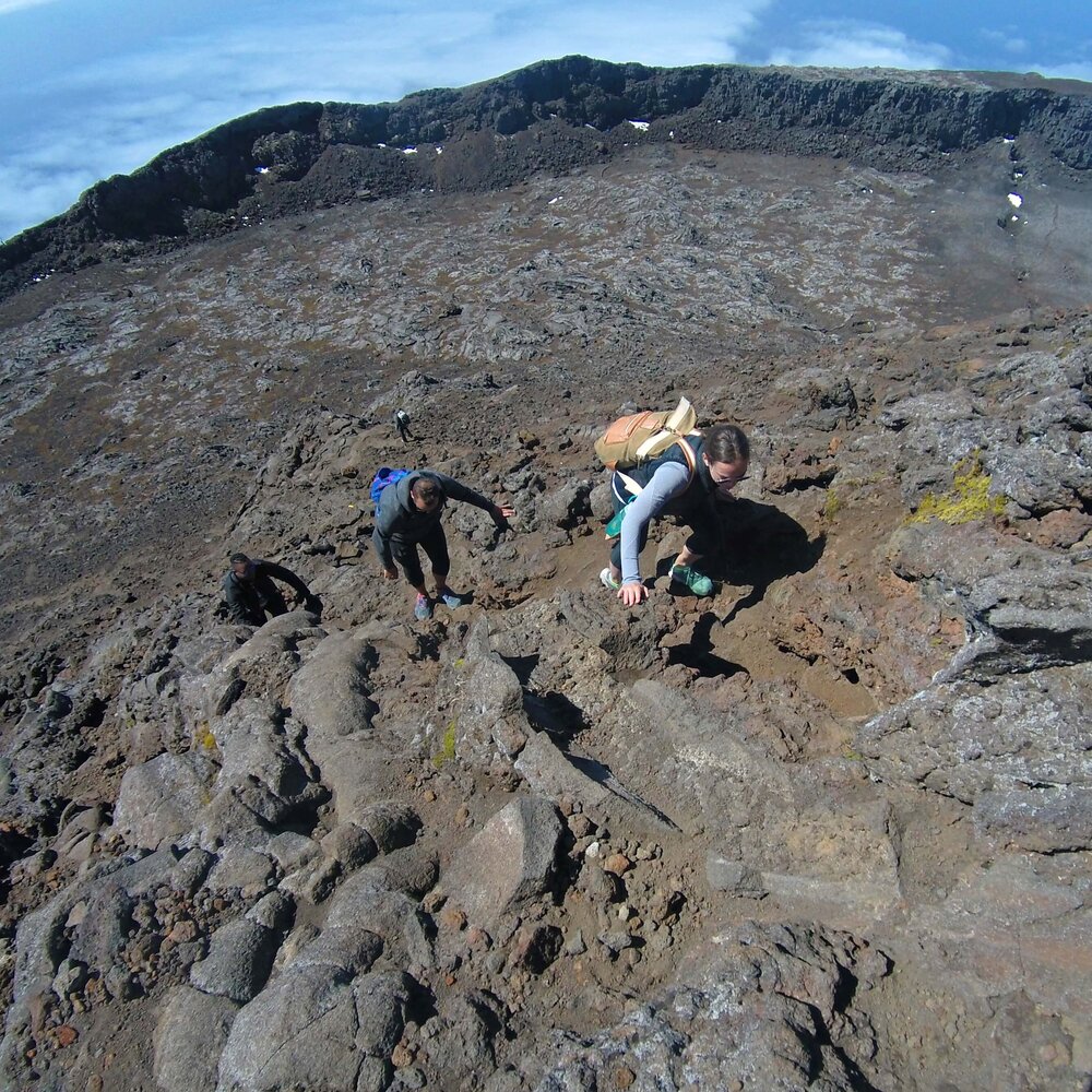 Rocky-terraine-mt-pico-with-hikers
