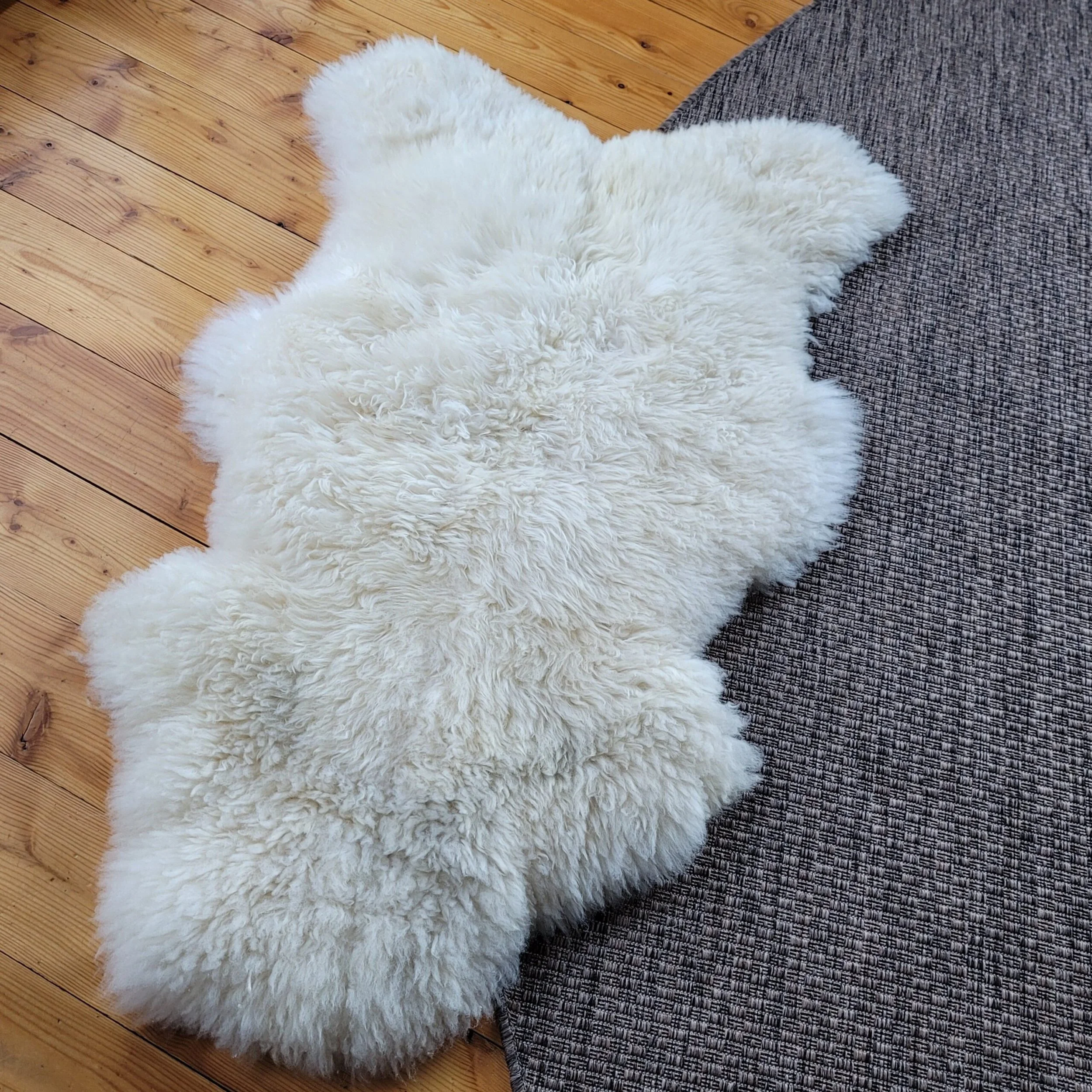 Natural White Classic Sheepskin 2.jpg