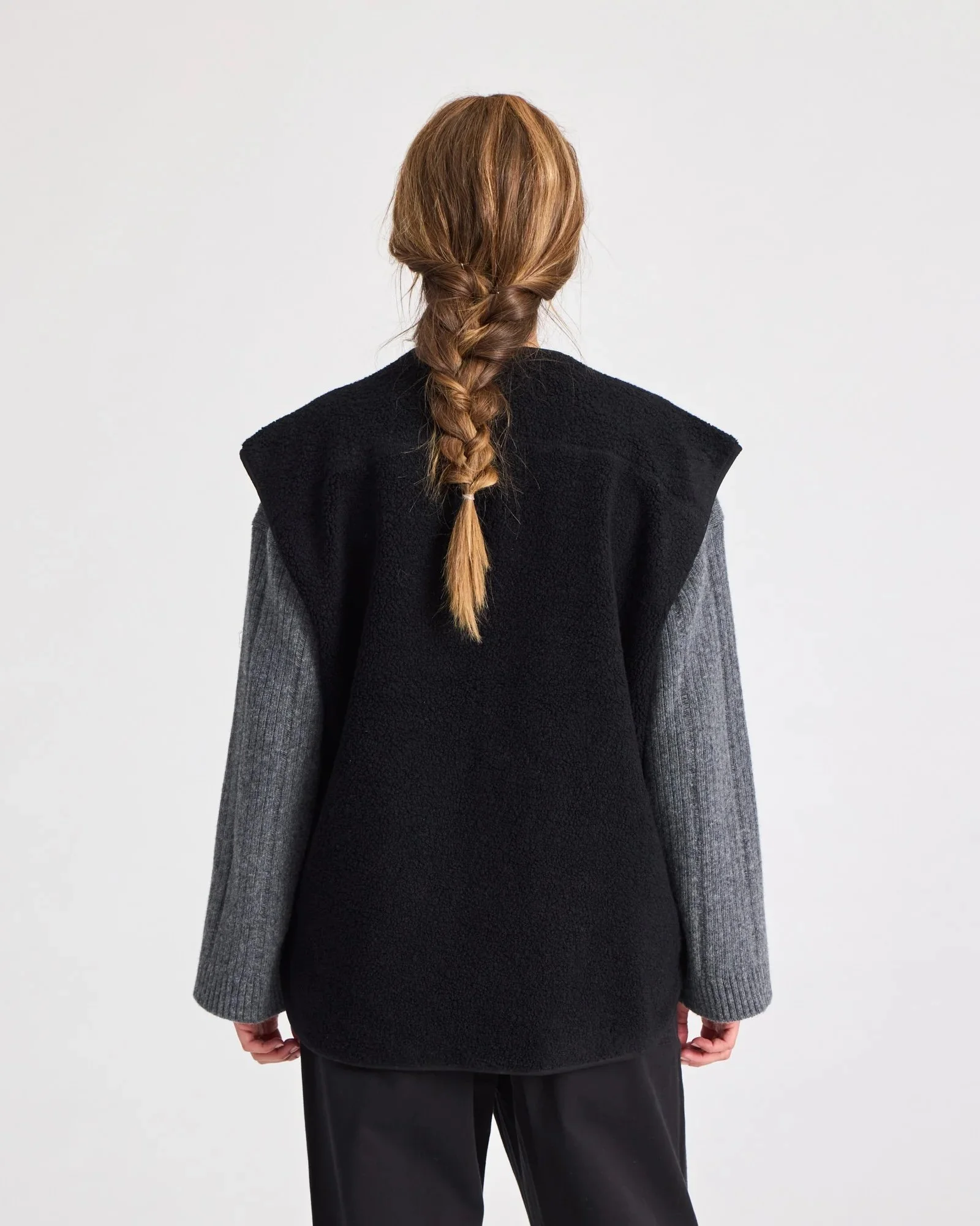 Beath_Vest-Outerwear-GL19249-650_Black-1.jpeg
